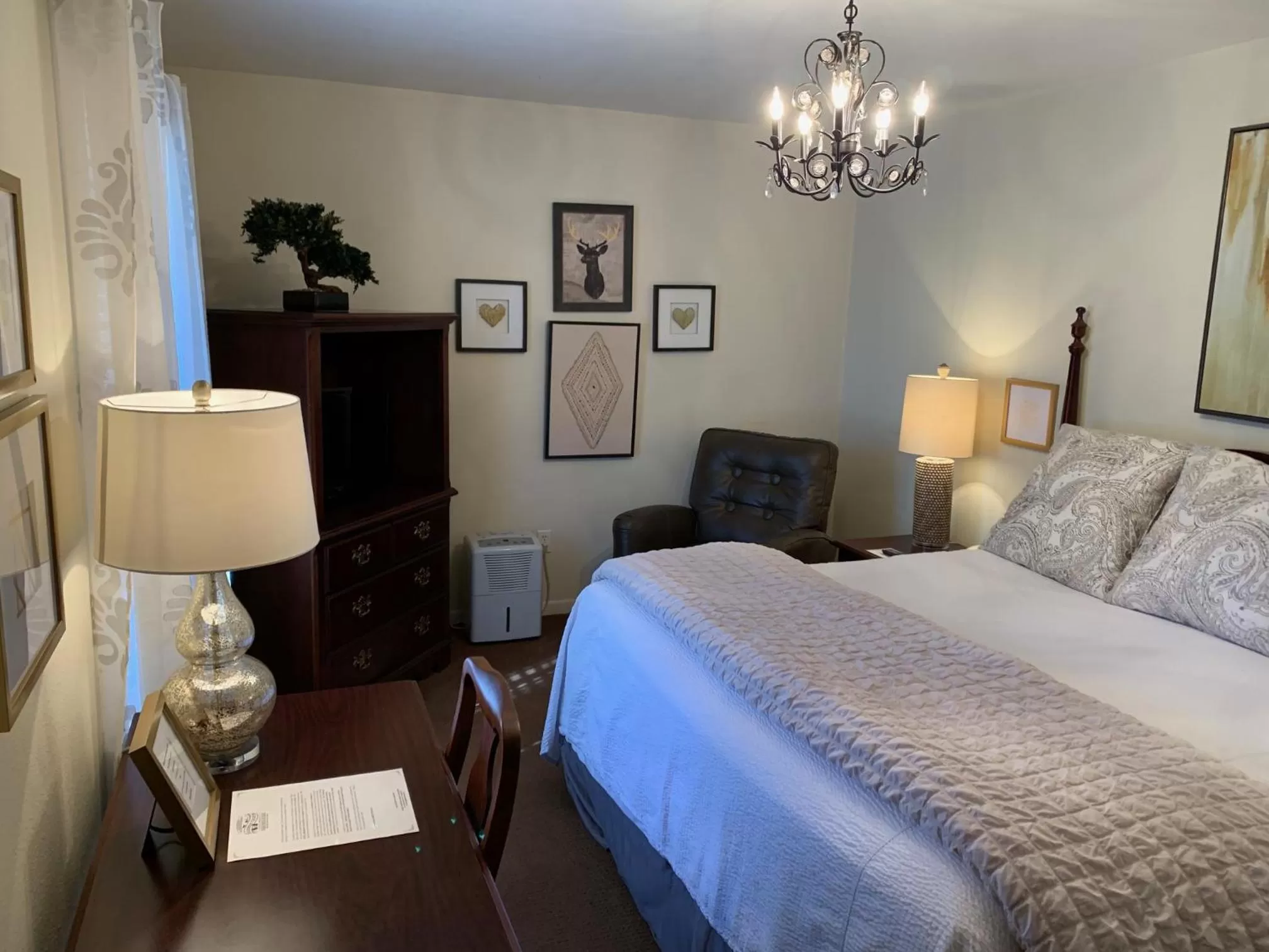 Deluxe King Room in Rainbow Courts