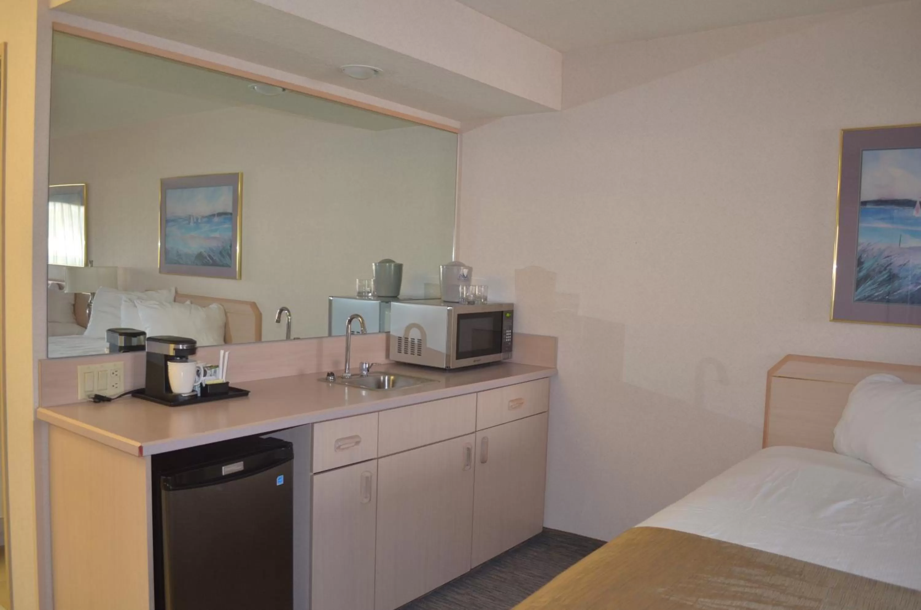 Queen Suite - single occupancy in Shilo Inns Suites The Dalles