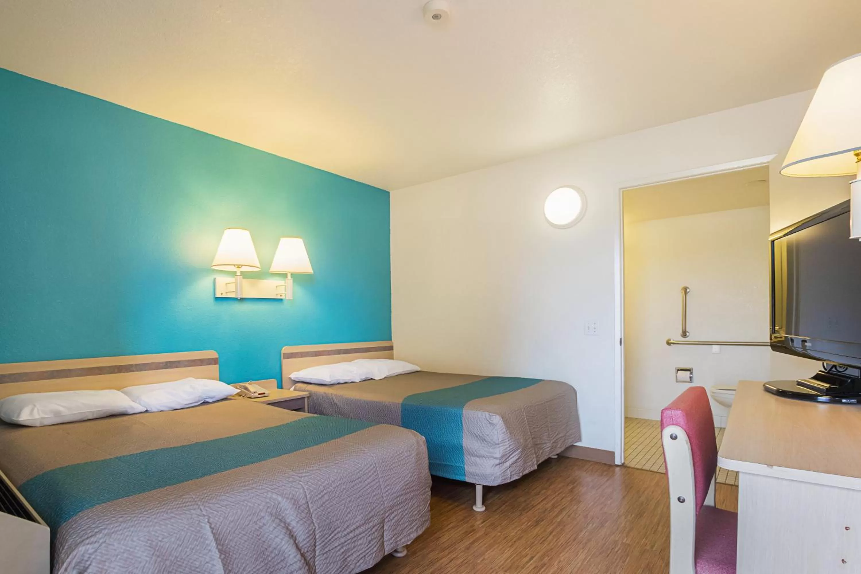 Quadruple Room - Non-Smoking in Motel 6-Rochester, MN