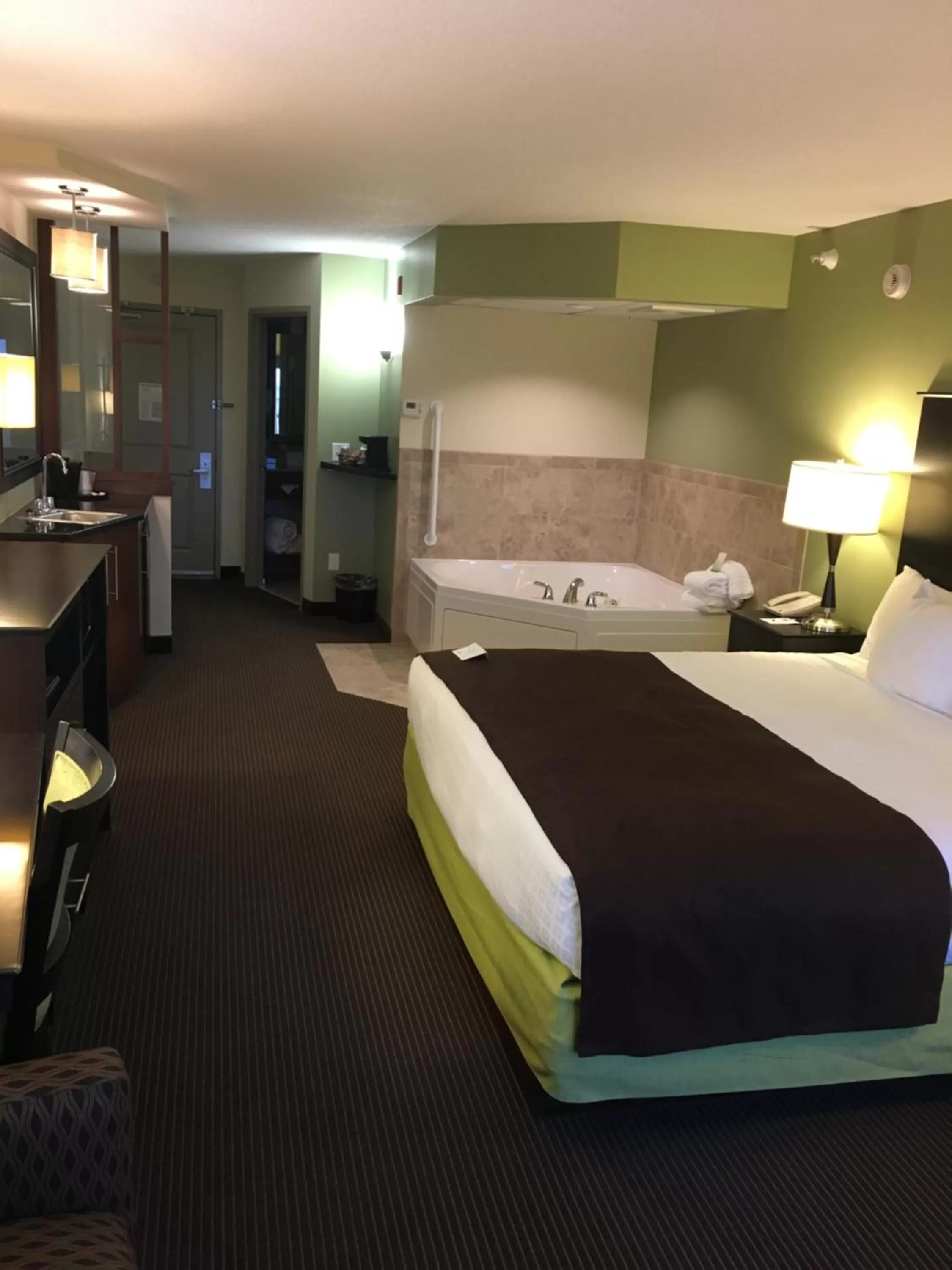 King Studio Suite - Non Smoking in AmericInn by Wyndham Fairfield