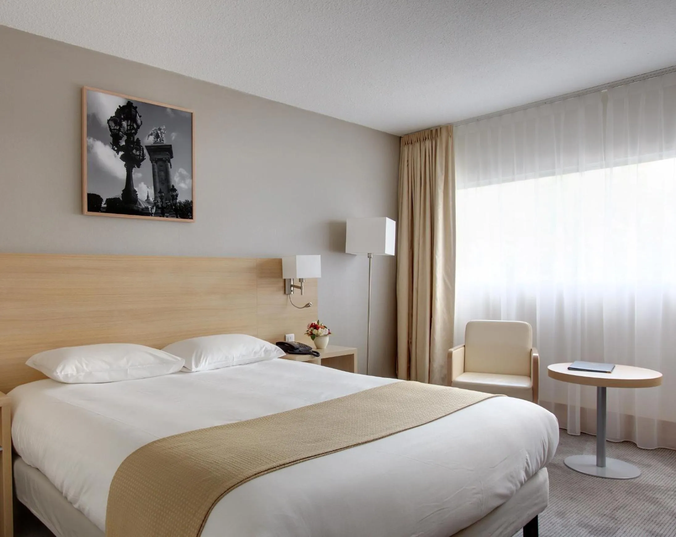 Standard Queen Room in Best Western Plus Paris Orly Airport