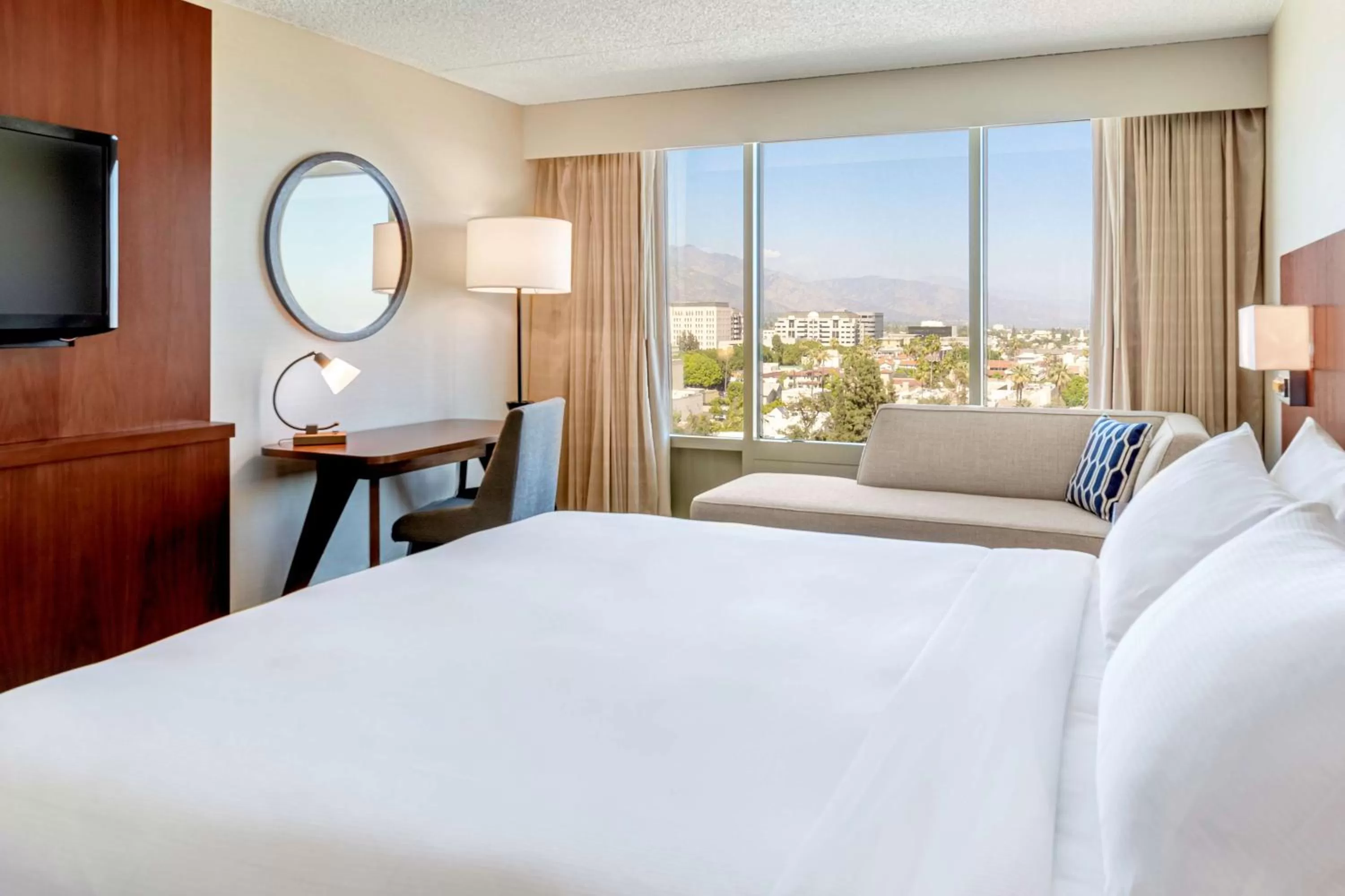 King Room with Mountain View in Hilton Pasadena