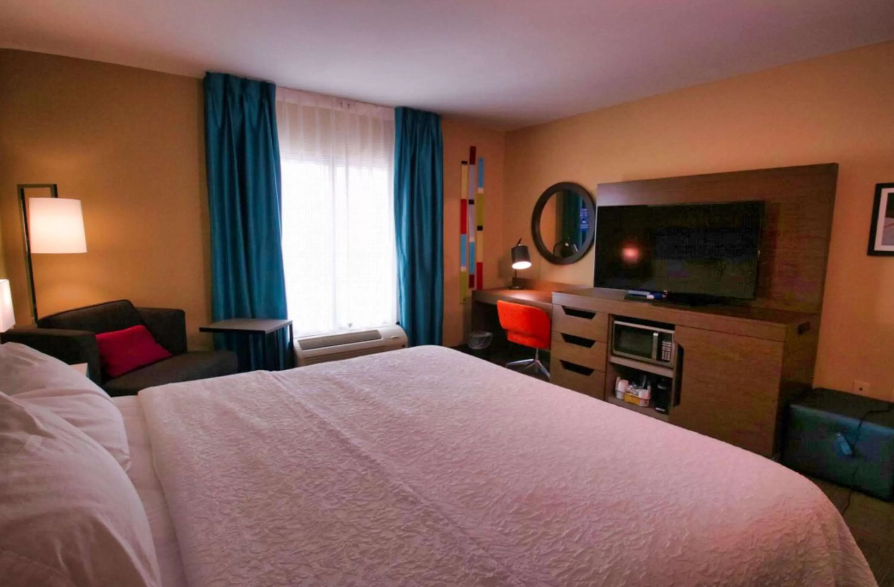 King Room - Mobility Access/Non-Smoking in Hampton Inn & Suites Jacksonville Beach Boulevard/Mayo Clinic