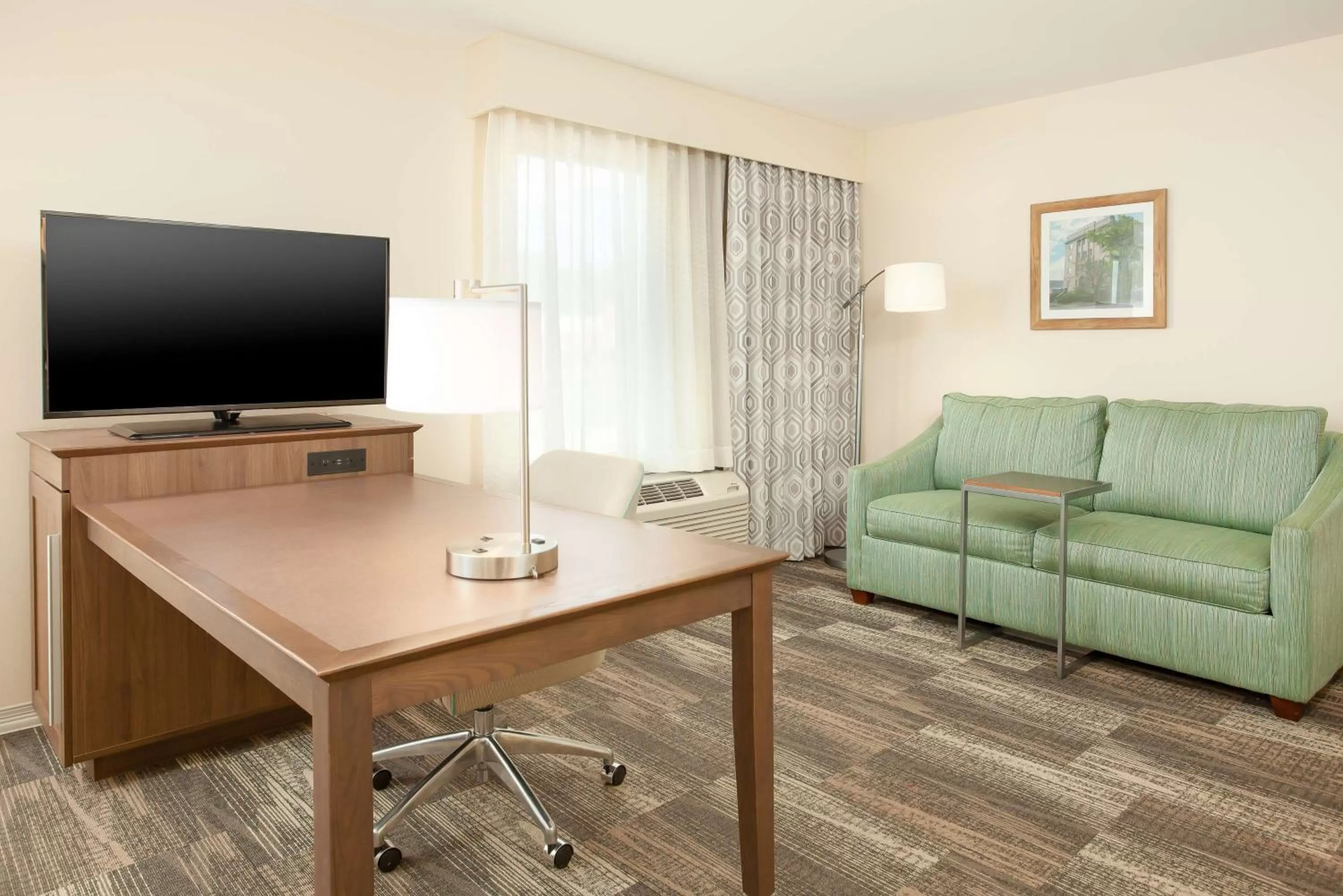 King Suite with Sofa Bed - Hearing Access/Non-Smoking in Hampton Inn & Suites Niles/Warren, OH