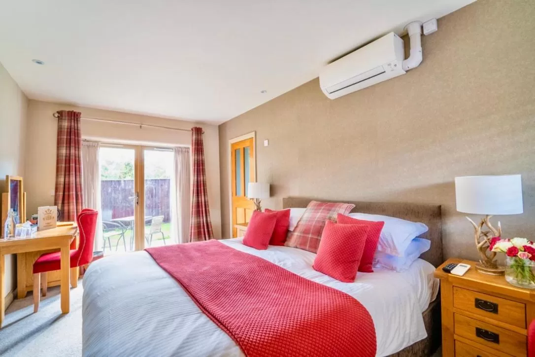 Deluxe Double with Garden View - single occupancy in The Honingham Buck