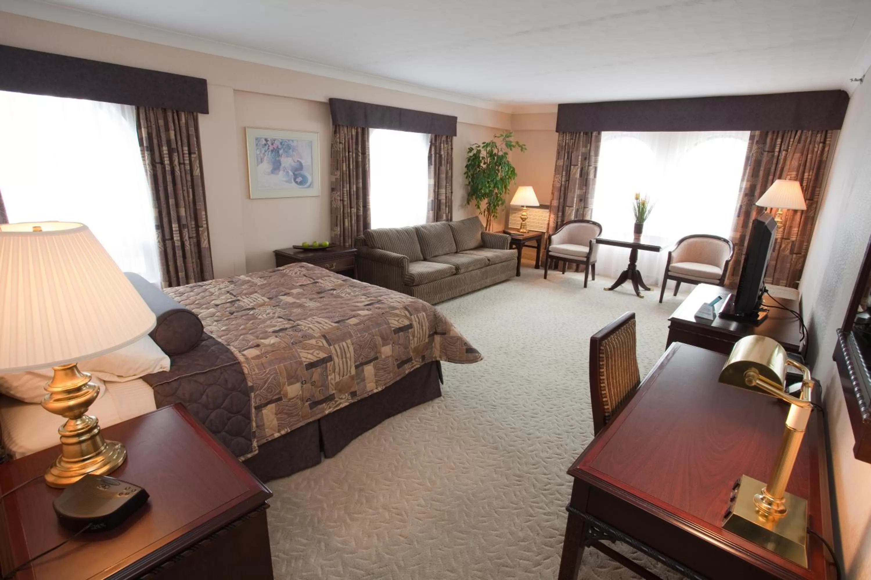 Executive Queen Room With Sofa Bed in The Fredericton Inn