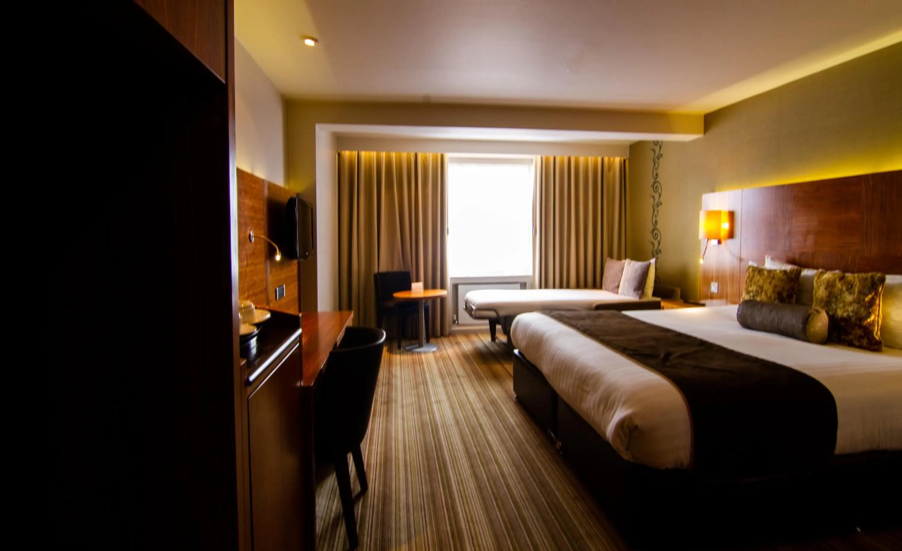 Junior Triple Room in Blakemore Hyde Park