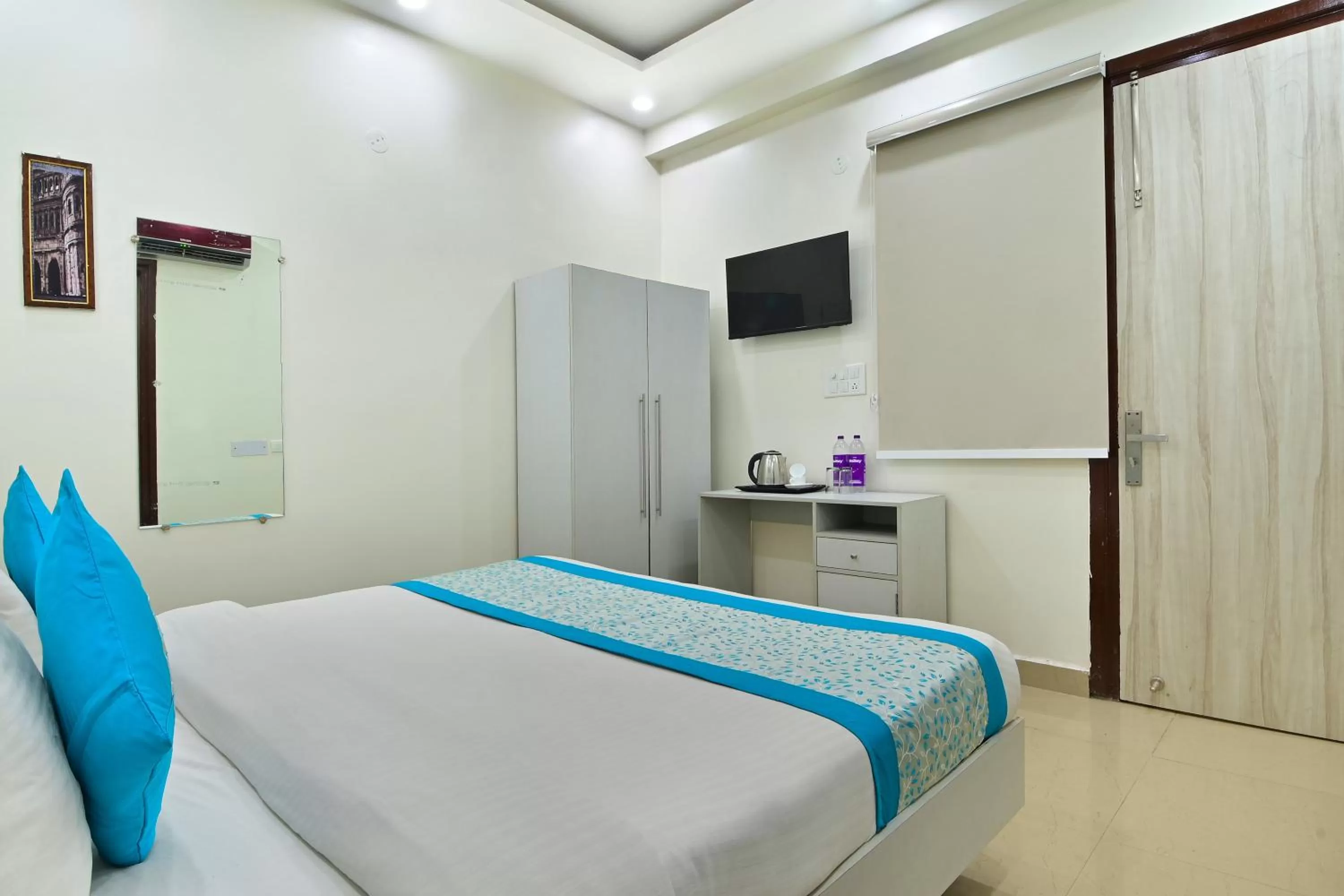 Deluxe Room - single occupancy in Super Four Seasons