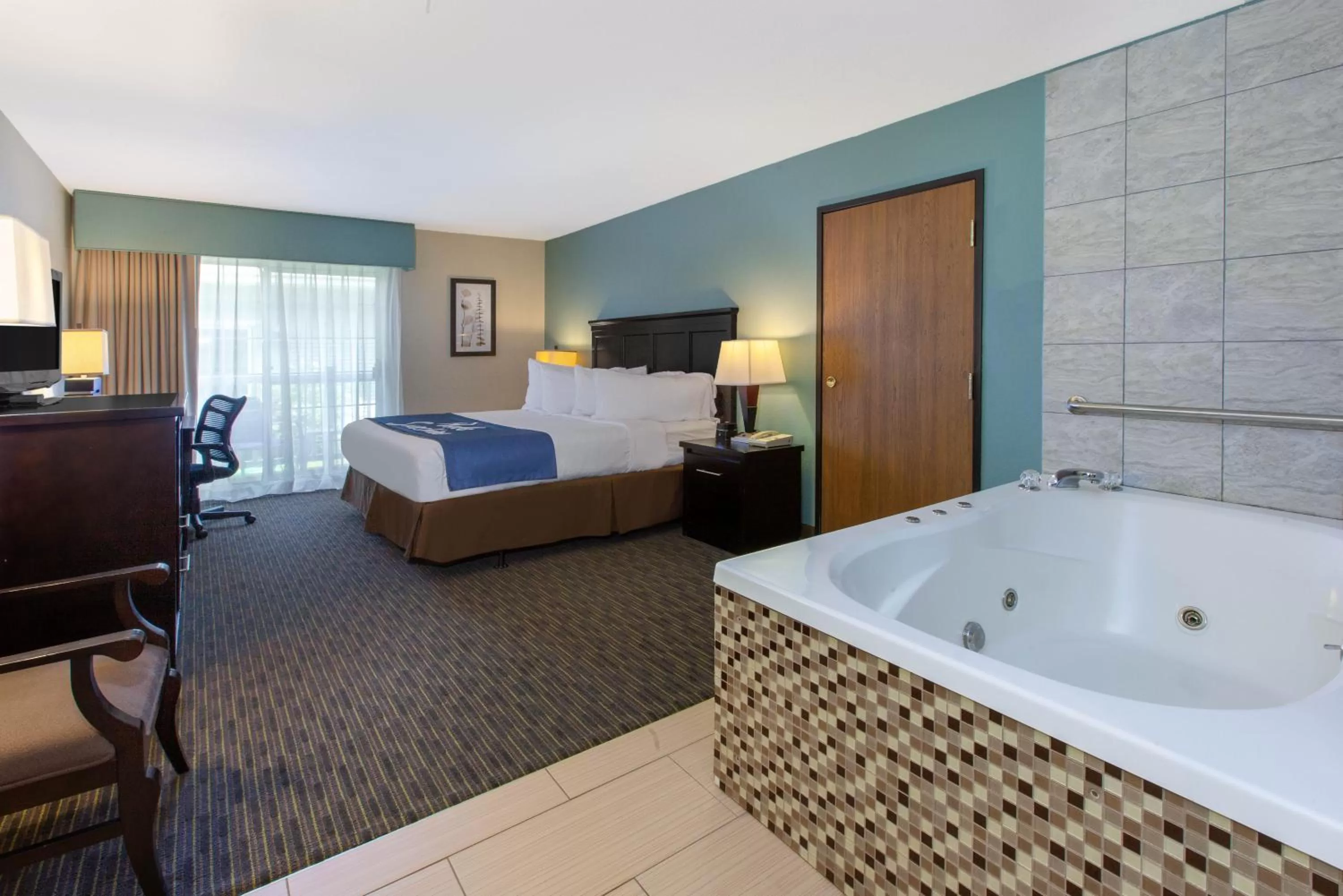 Premier King Room with Hot Tub - Non-Smoking in Days Inn by Wyndham Petoskey