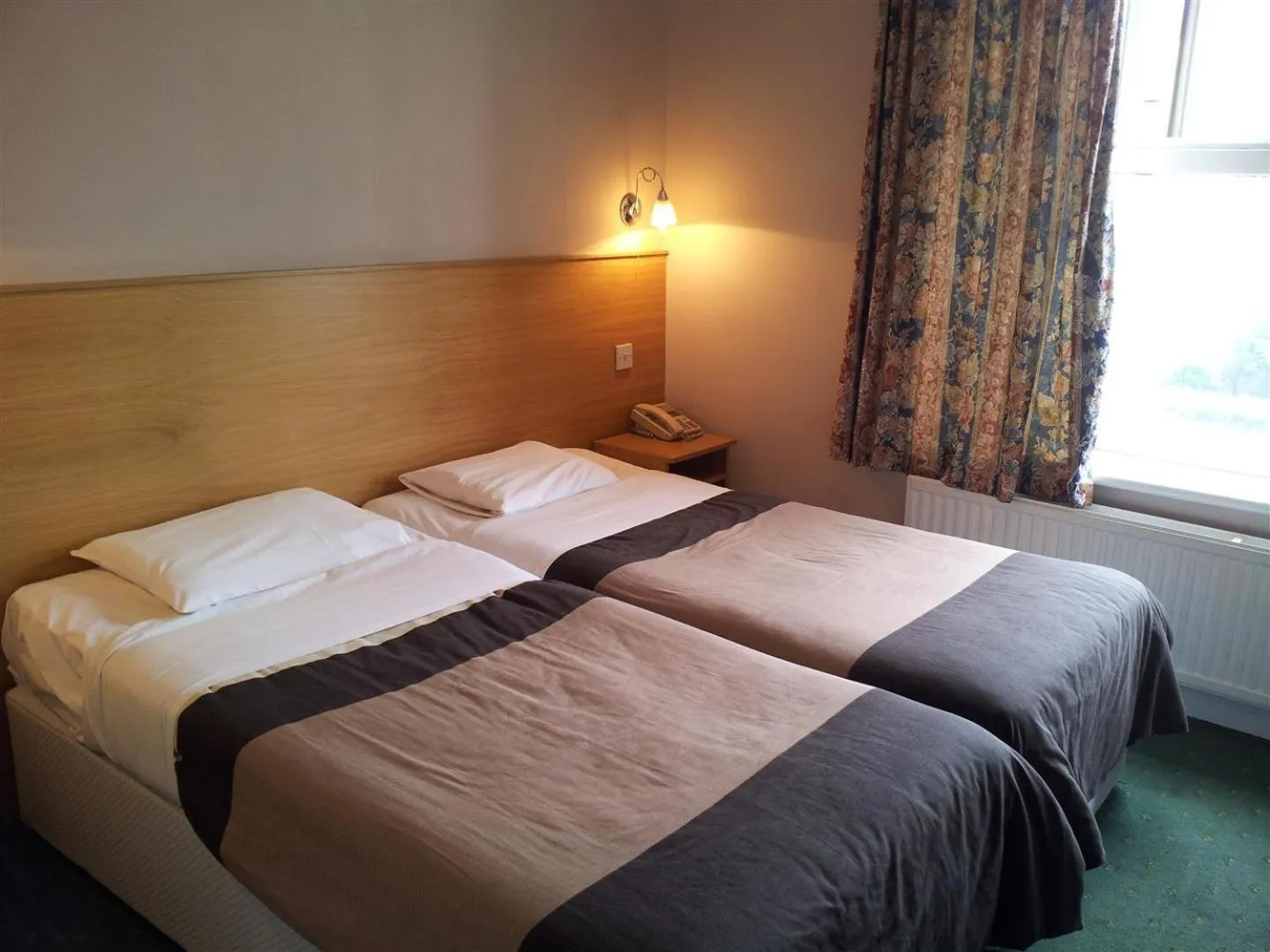 Twin Room in West Cromwell Hotel