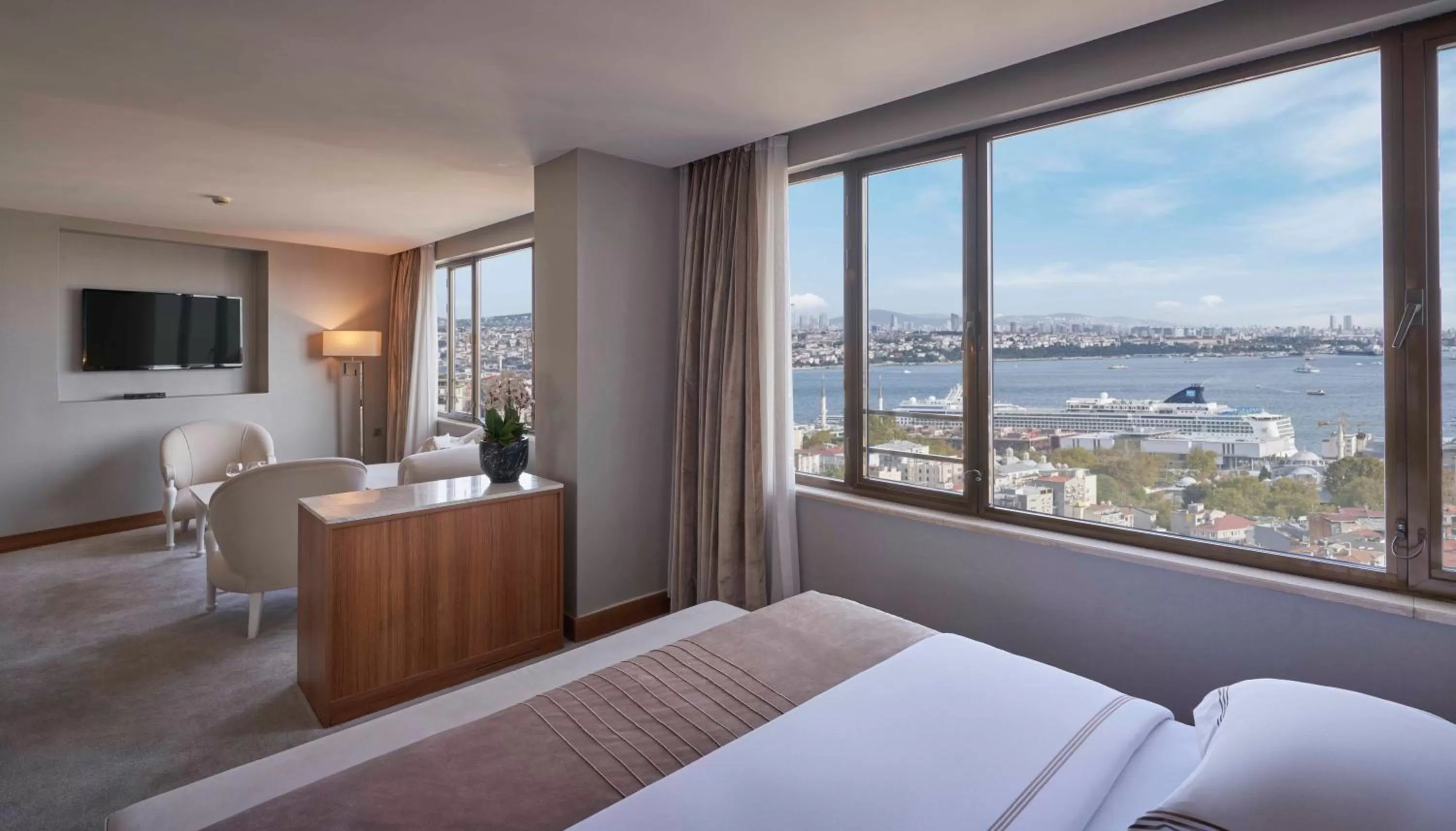 Senior Suite Bosphorus View in Richmond Istanbul