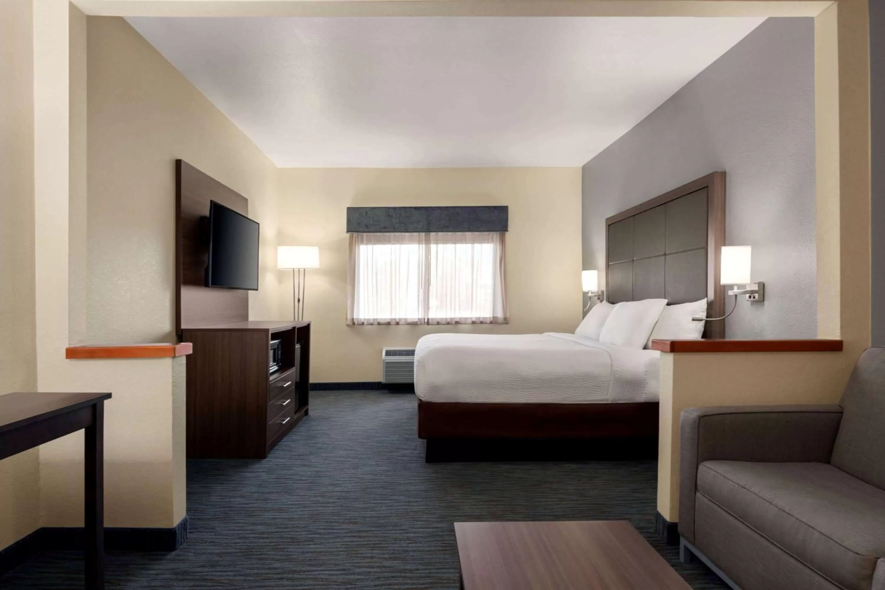 Deluxe King Room - Mobility Access/Non-Smoking in AmericInn by Wyndham Appleton West