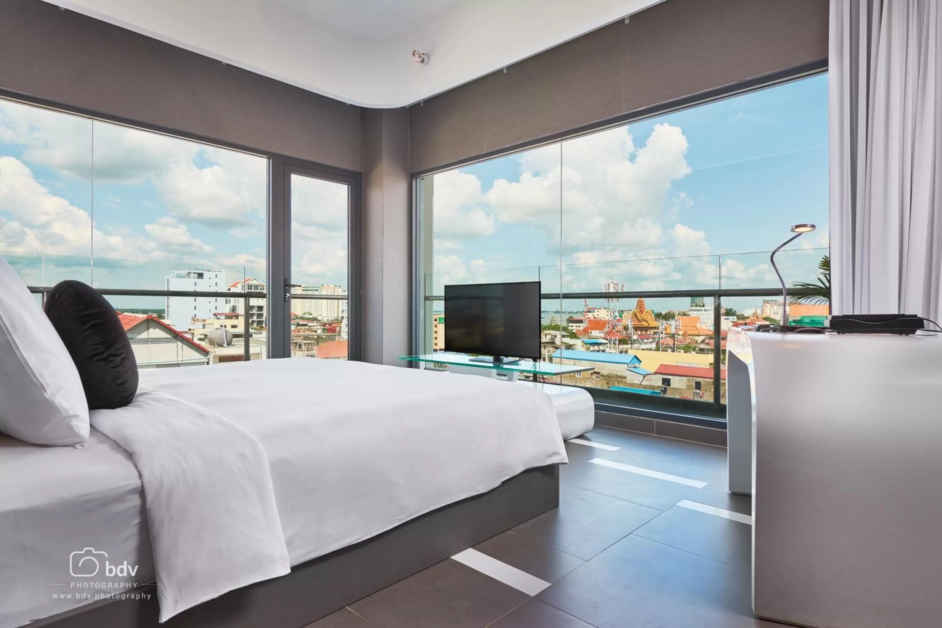 Suite King Bed with Balcony in SUN & MOON, Urban Hotel