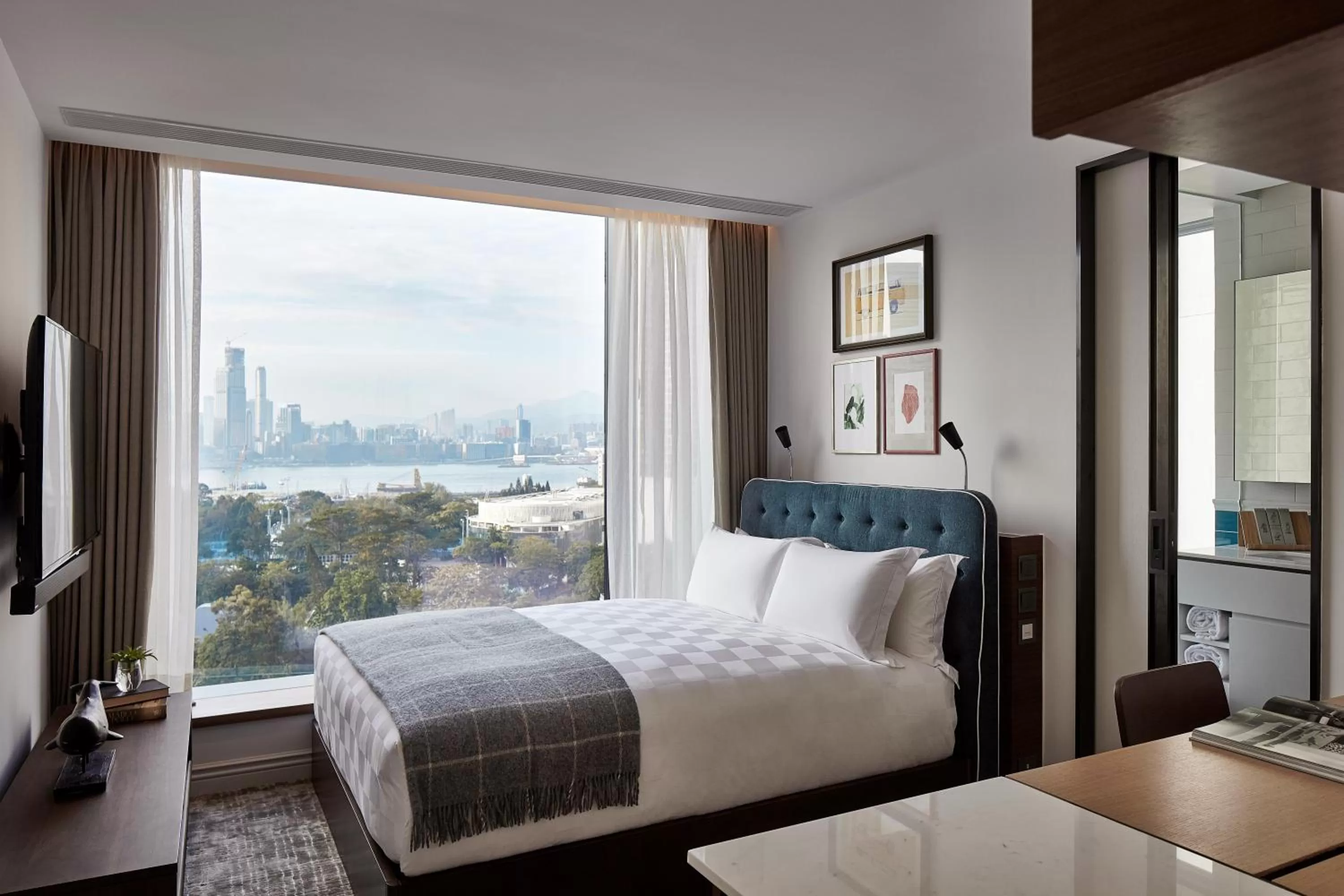  Corner Studio with Harbor View in Little Tai Hang