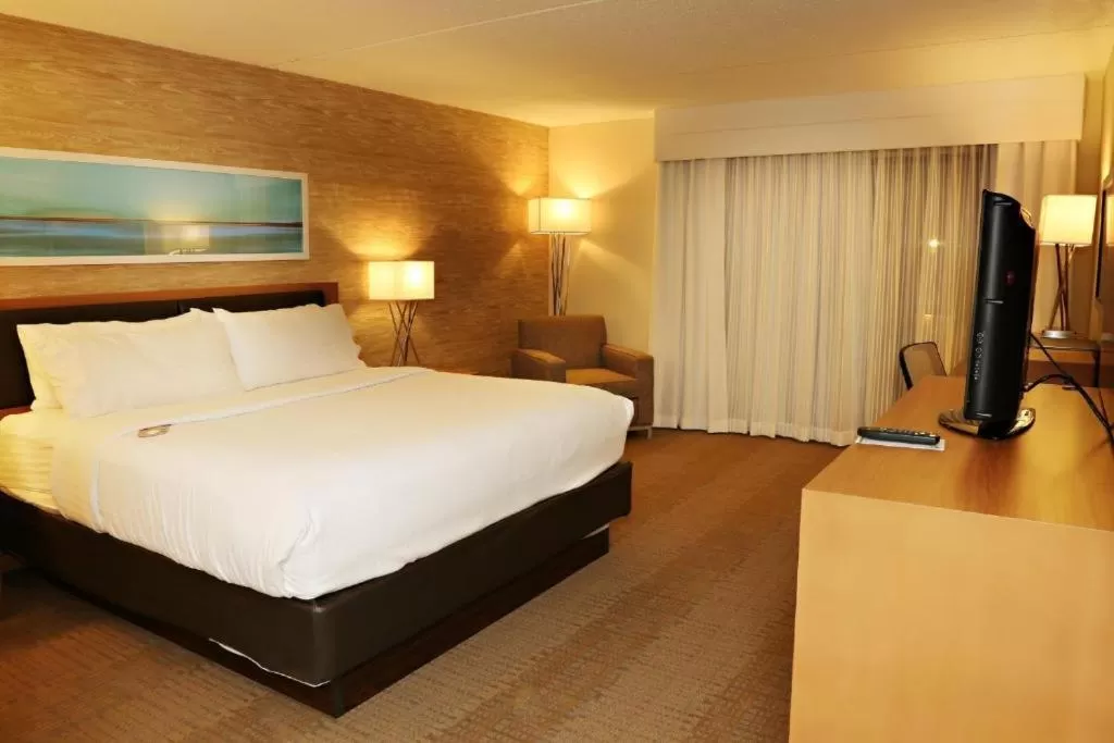 King Room - Non-Smoking in enVision Hotel & Conference Center Mansfield-Foxboro