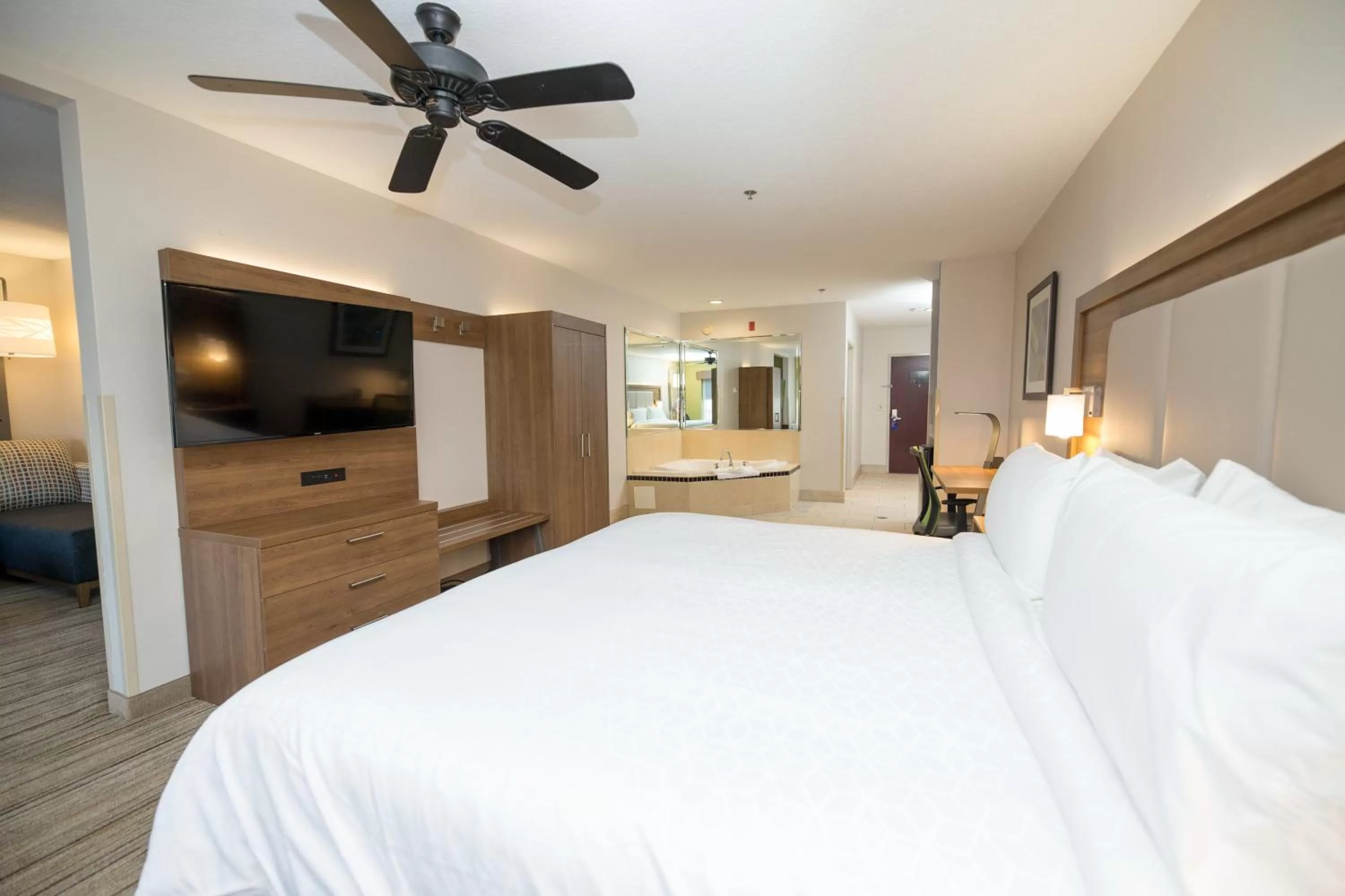 King Suite with Jetted Tub in Holiday Inn Express Hotel & Suites Clinton by IHG