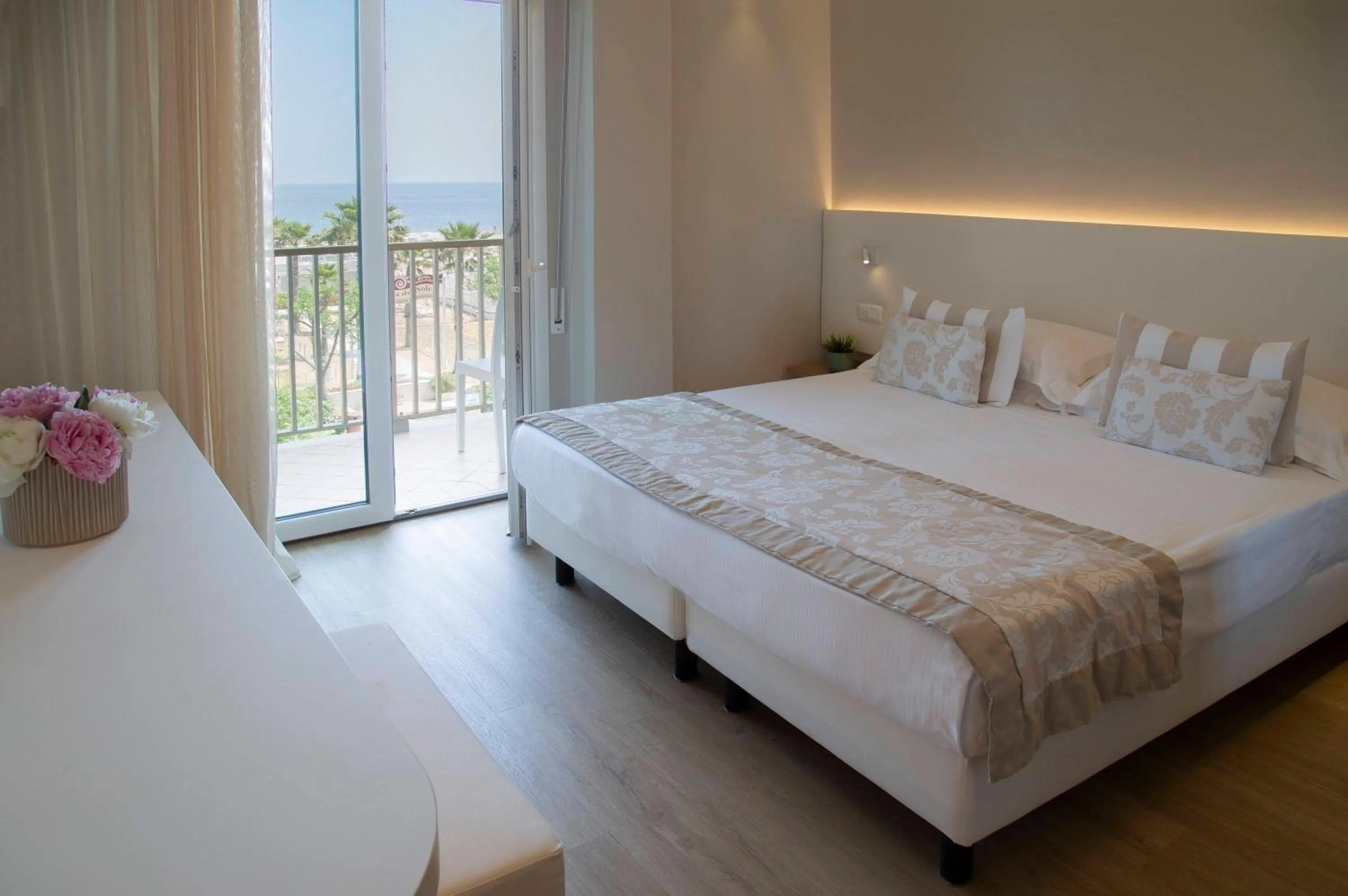Deluxe Room with Front Sea View - single occupancy in Hotel Mon Cheri