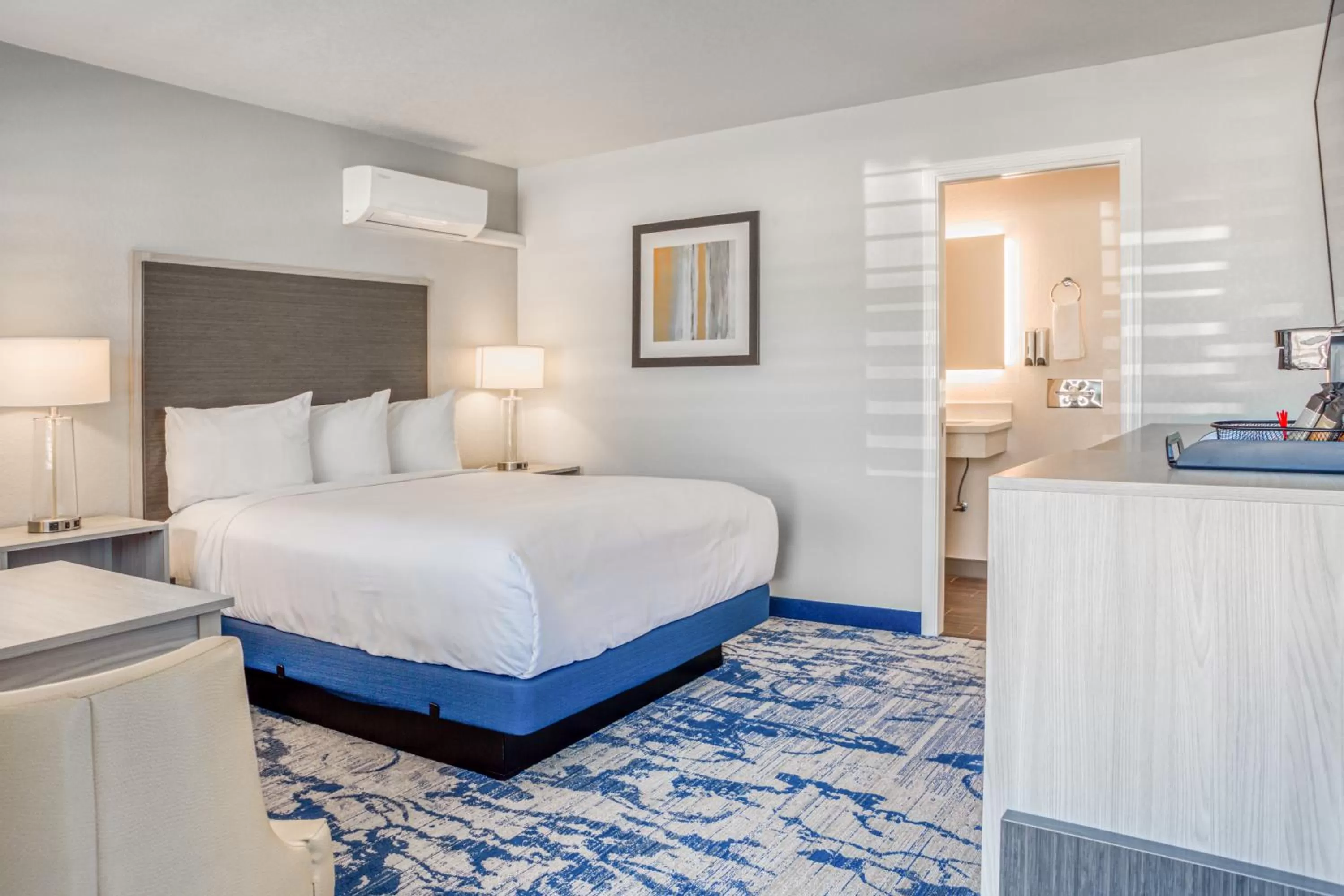 Queen Room in Creekside Inn Downtown