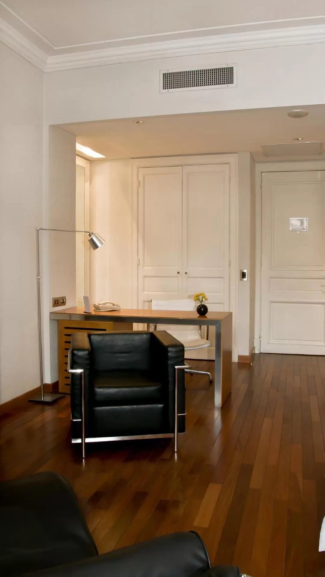 725 Double Room in 725 Continental Hotel