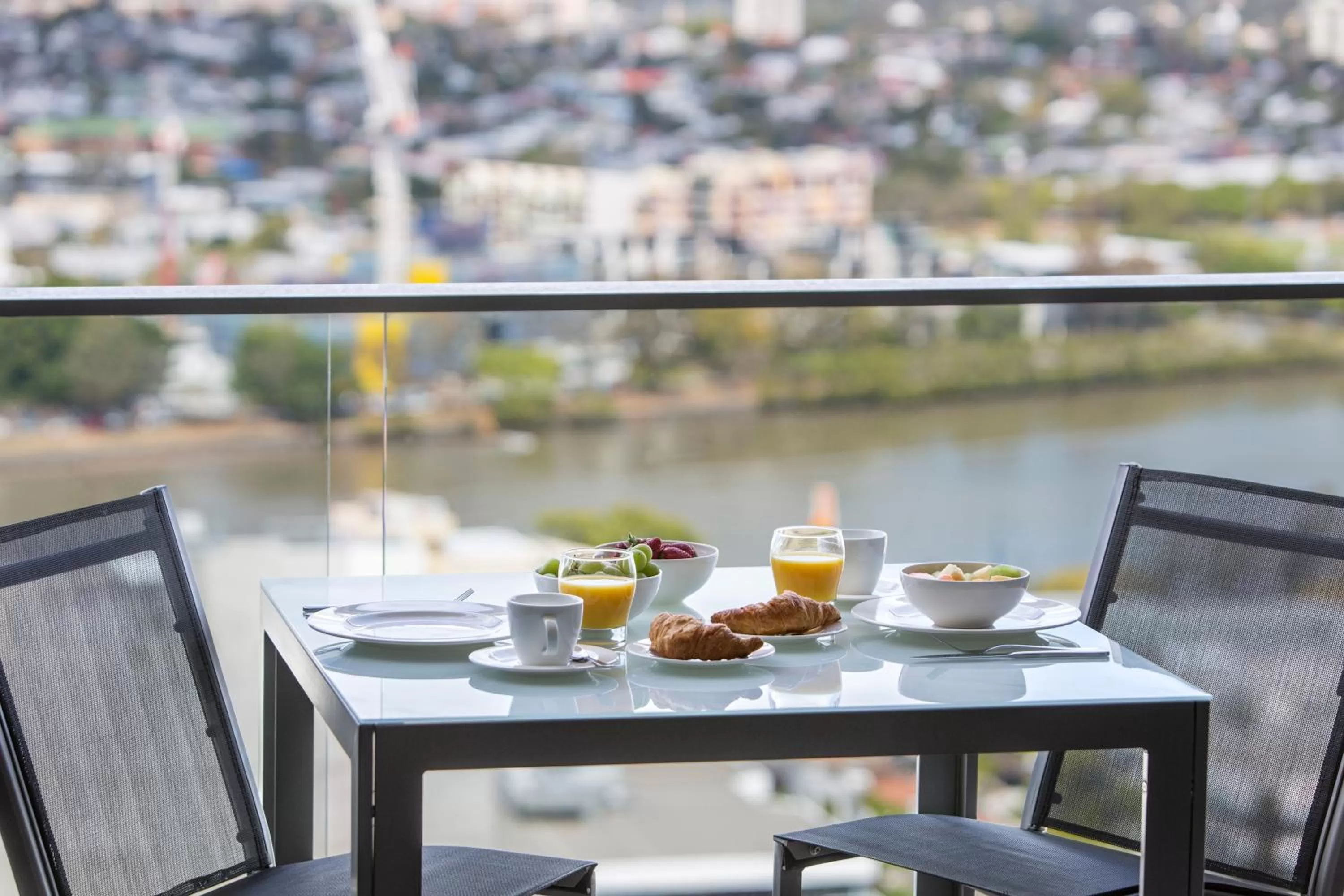 One-Bedroom Apartment with Riverview in The Milton Brisbane