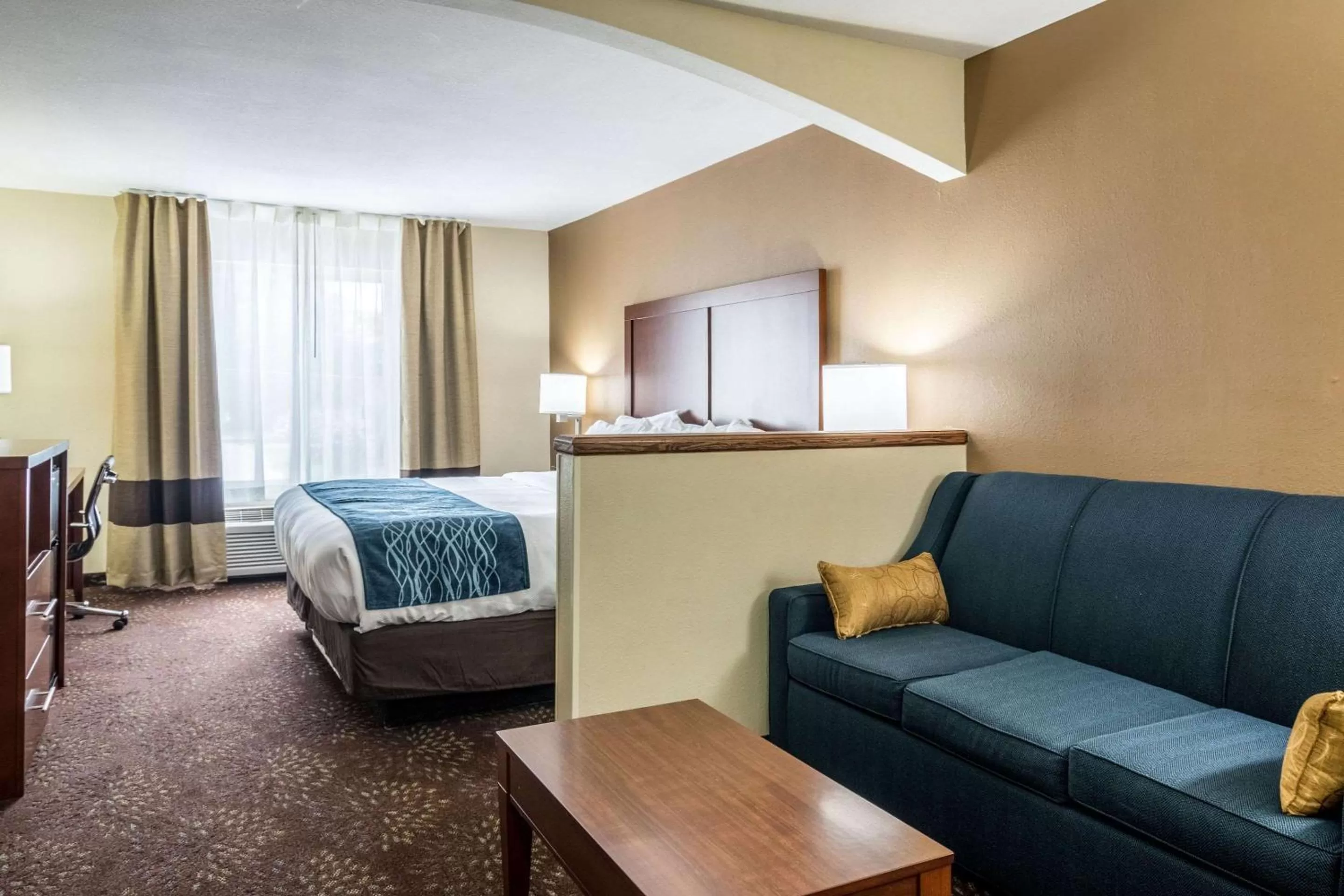 King Suite with Sofa Bed - Non-Smoking in Comfort Inn & Suites - Hannibal
