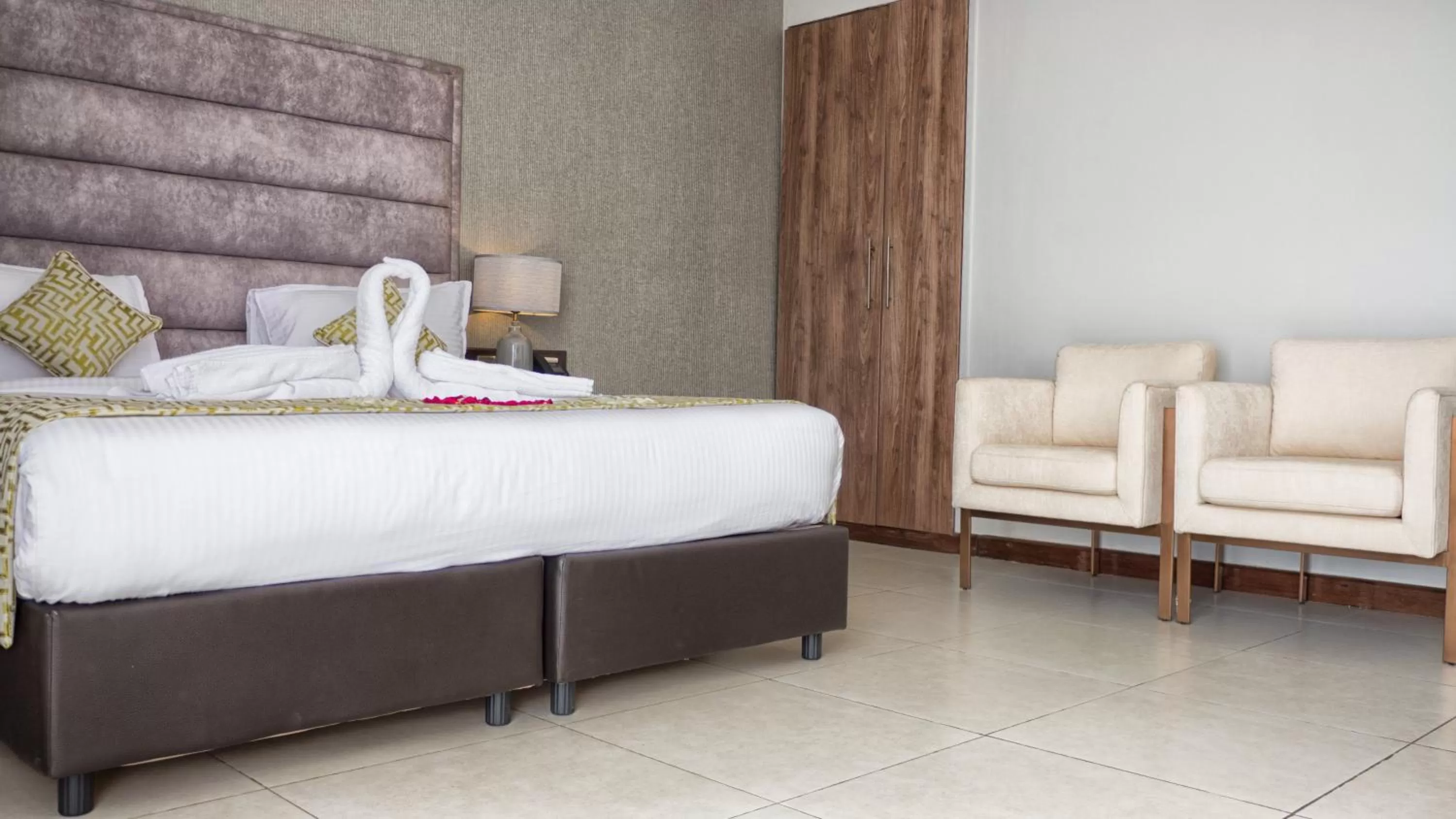 Deluxe King Room in Best Western Kisumu Hotel