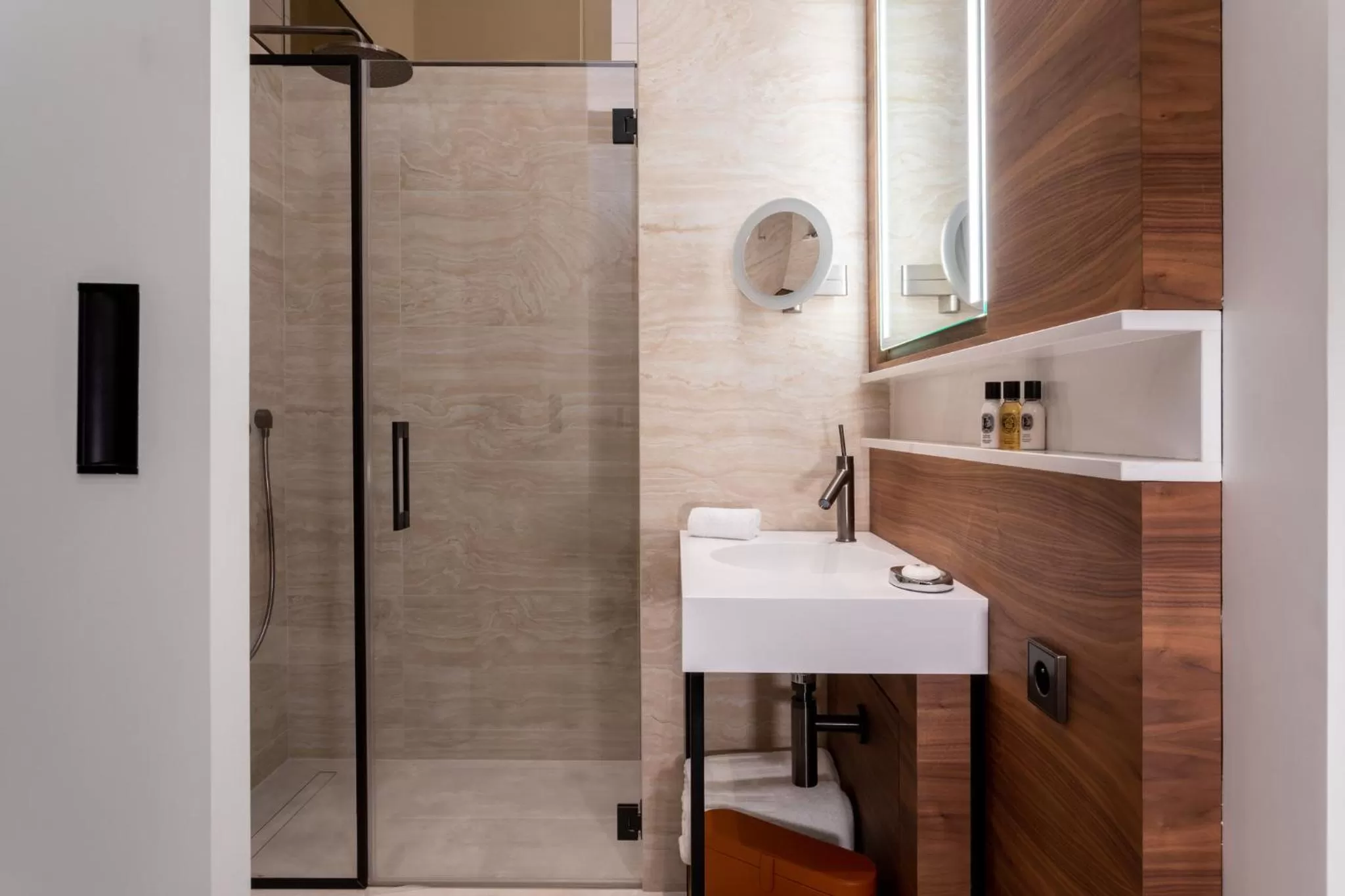 Premium King Room with Balcony and City View in InterContinental Paris Champs Elysées Etoile by IHG