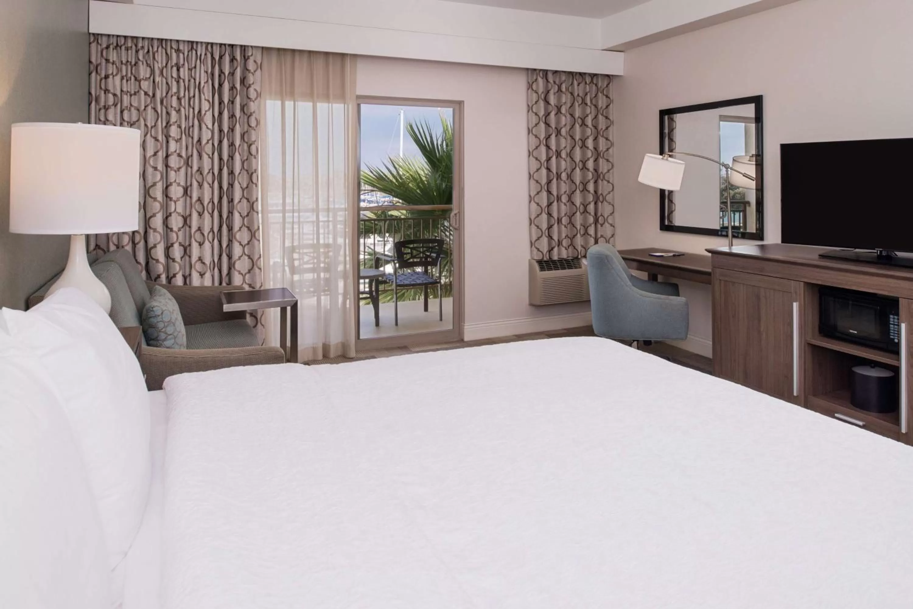 King Room with Sofa Bed Marina View in Hampton Inn Channel Islands Harbor
