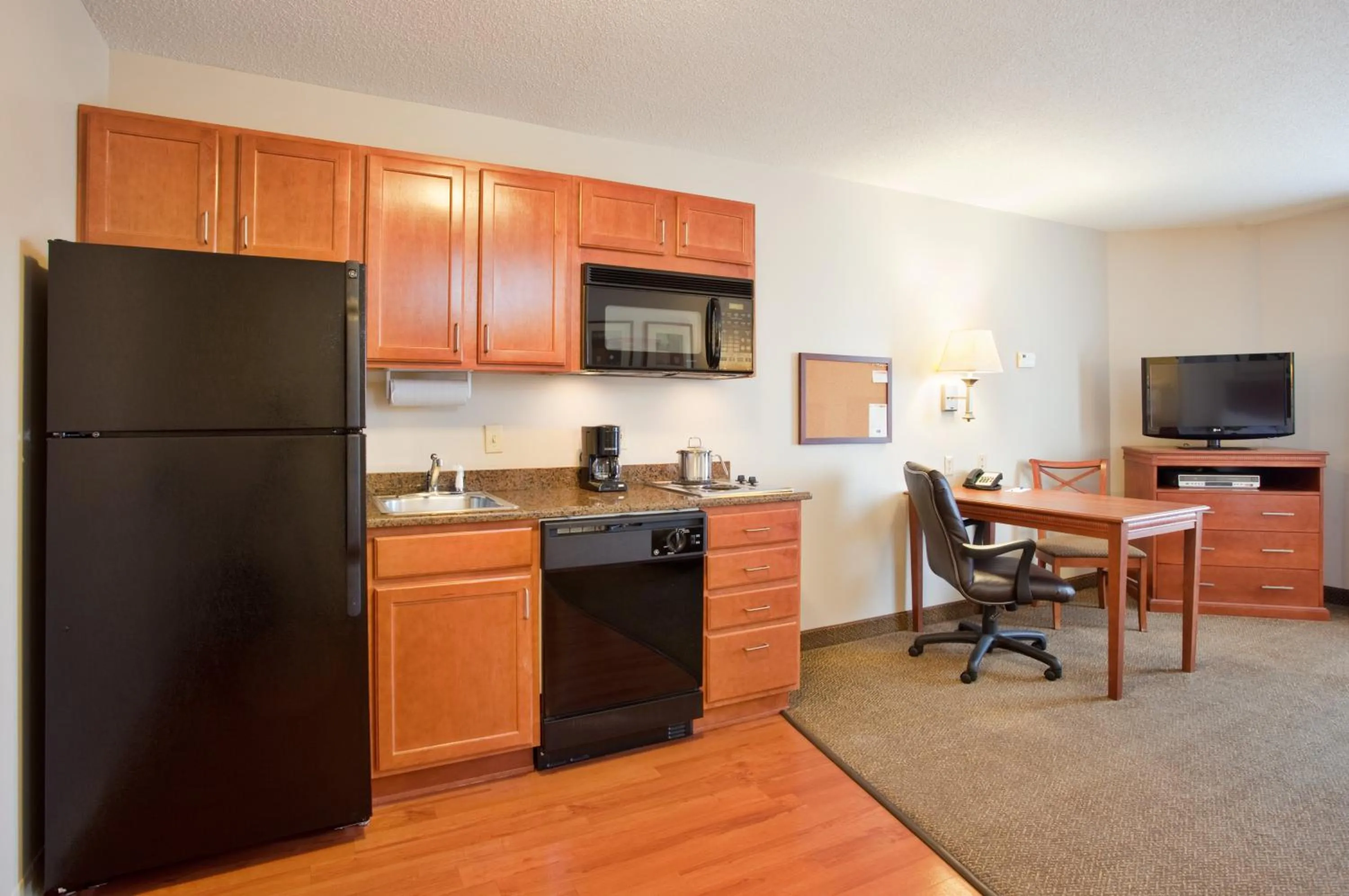 Studio Queen Suite - Accessible in Candlewood Suites Rockford, an IHG Hotel