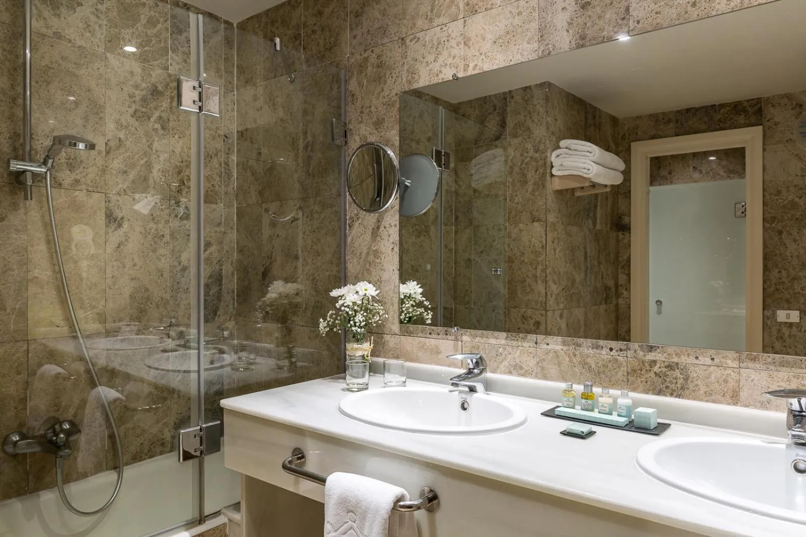 Standard Double Room (2 Adults + 1 Child) in Parador de Gijón