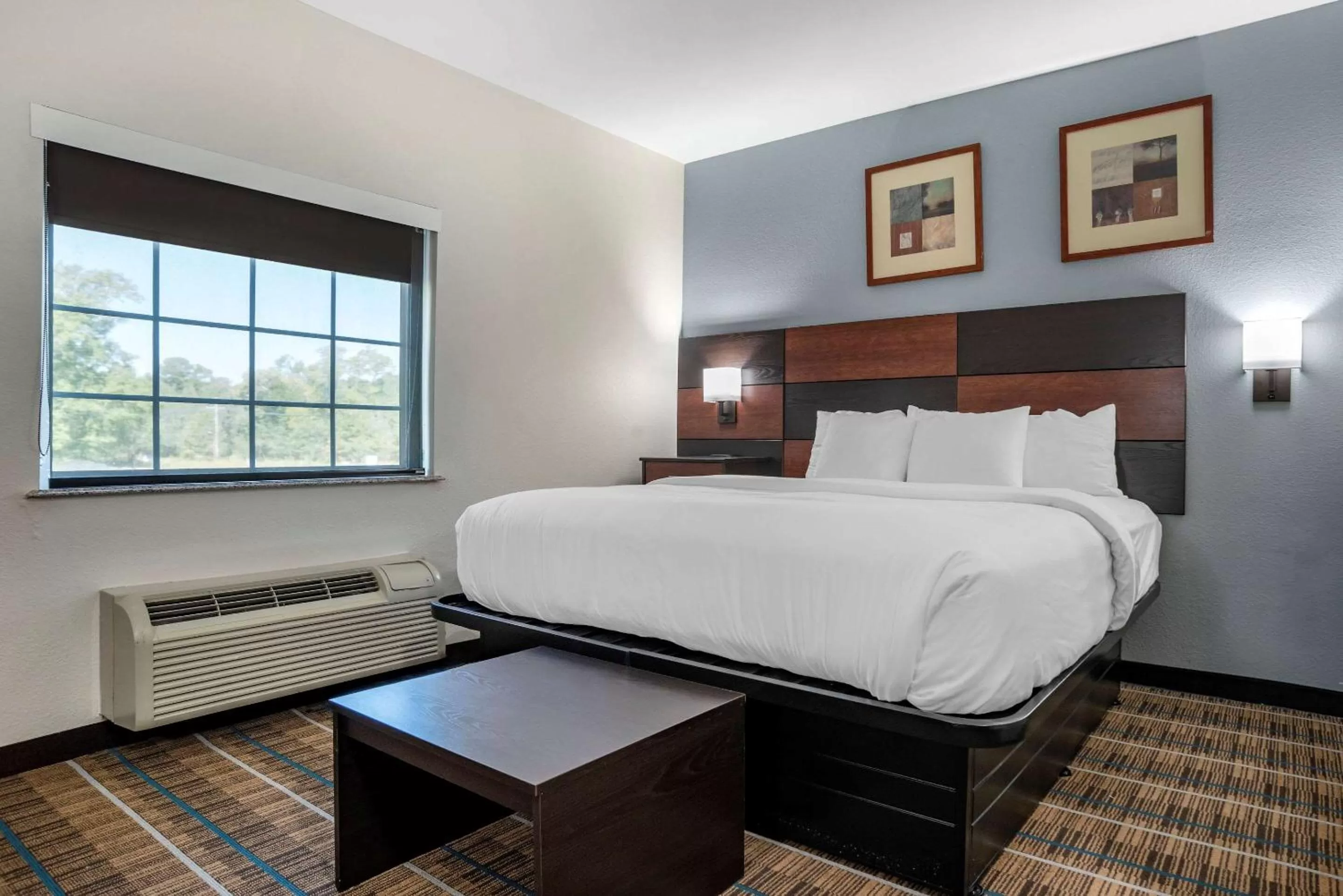 King Suite - Accessible/Non Smoking in MainStay Suites Denham Springs - Baton Rouge East