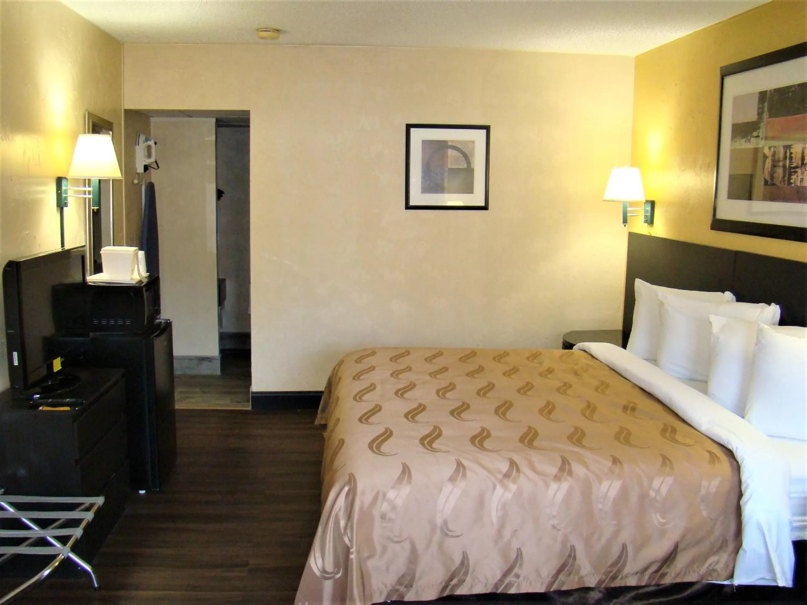 King Room - Non-Smoking in Baymont by Wyndham Front Royal Near Shenandoah National Park