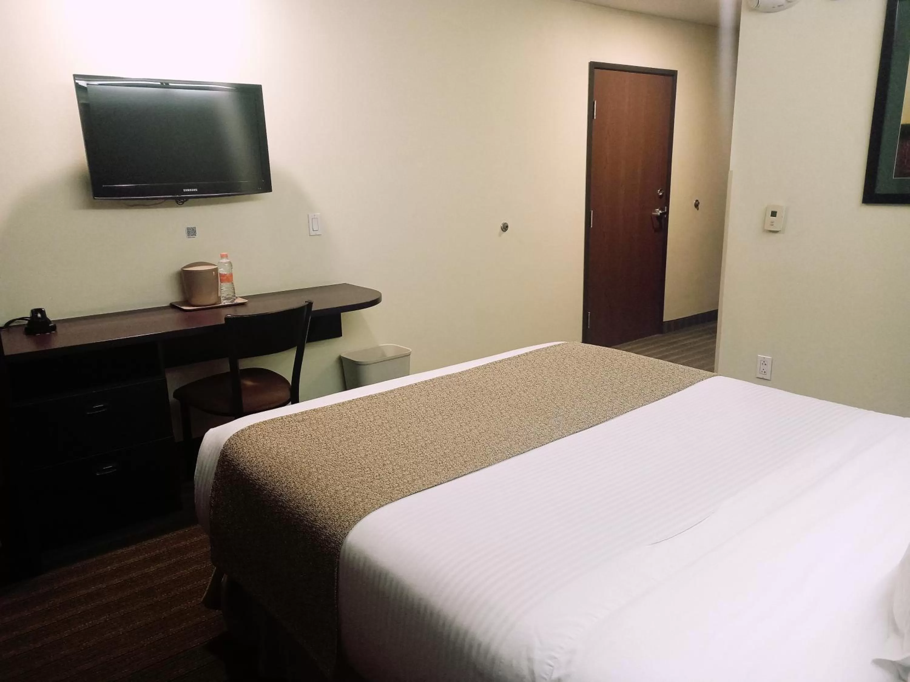 Queen Room - Disability Access/Non-Smoking in Microtel Inn and Suites by Wyndham Toluca