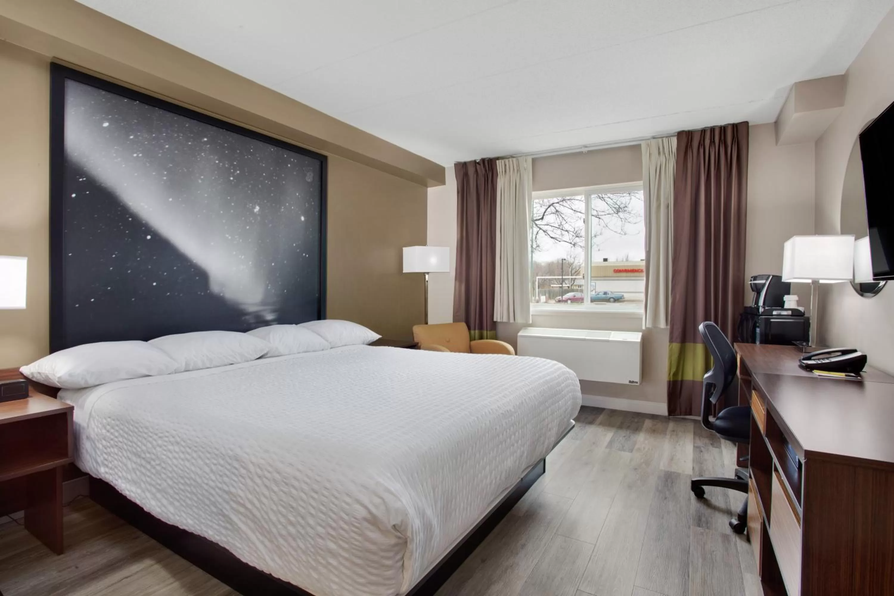 Business King Room - Non-Smoking in Super 8 by Wyndham Winnipeg West