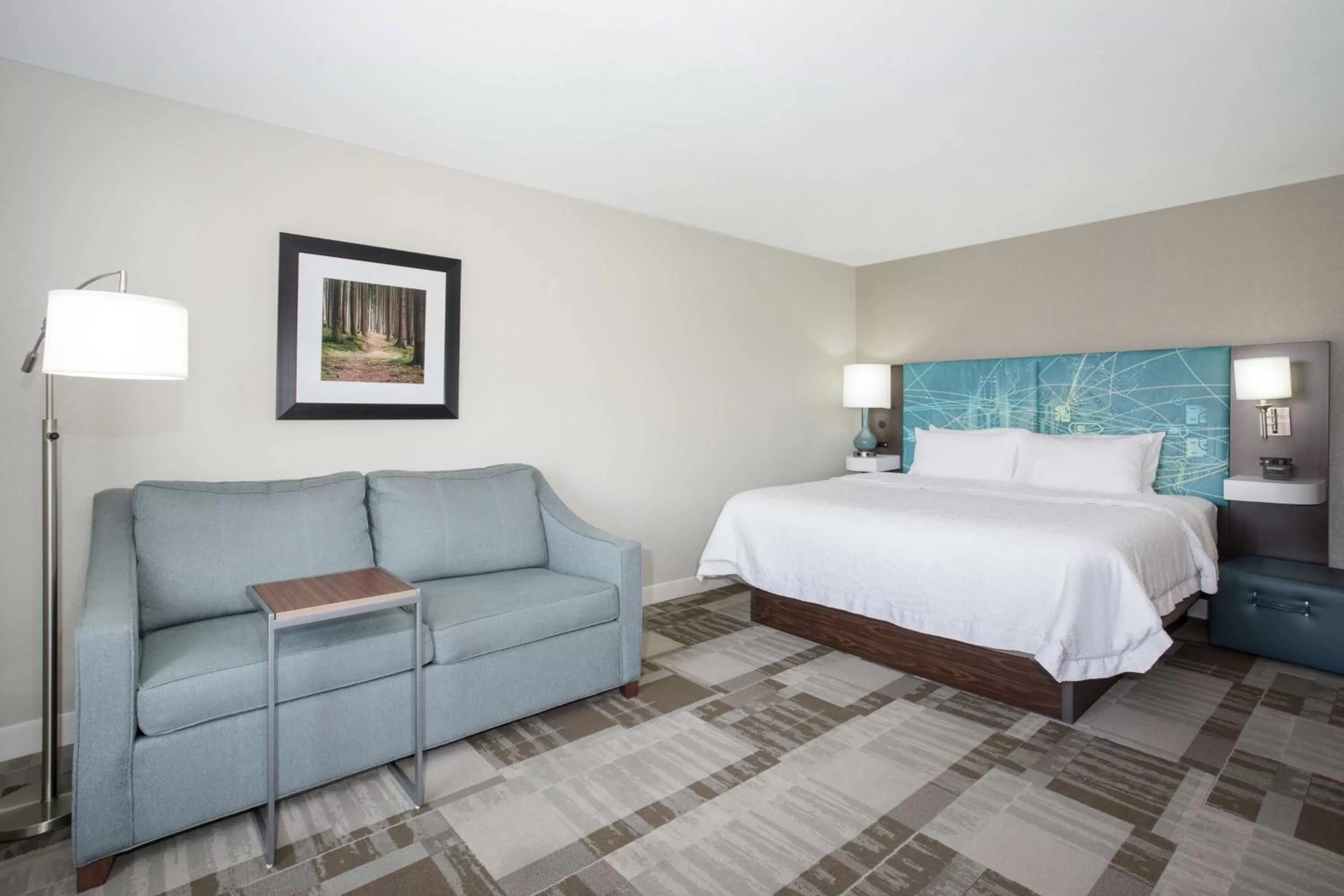 King Room with Sofa Bed and Study - Non-Smoking in Hampton Inn Bellevue