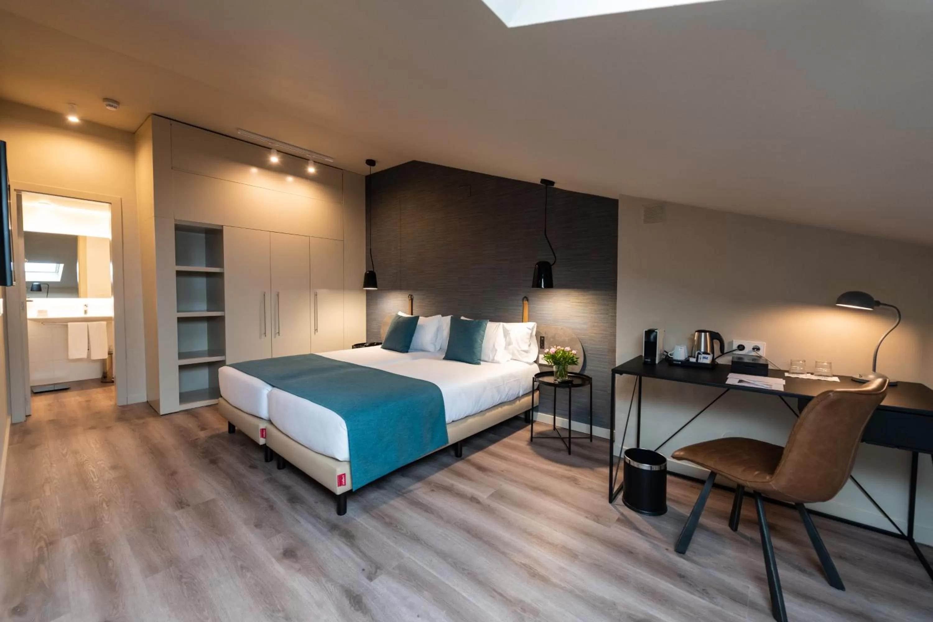 Double Room - Attic in Atenea Rekord Suites Barcelona