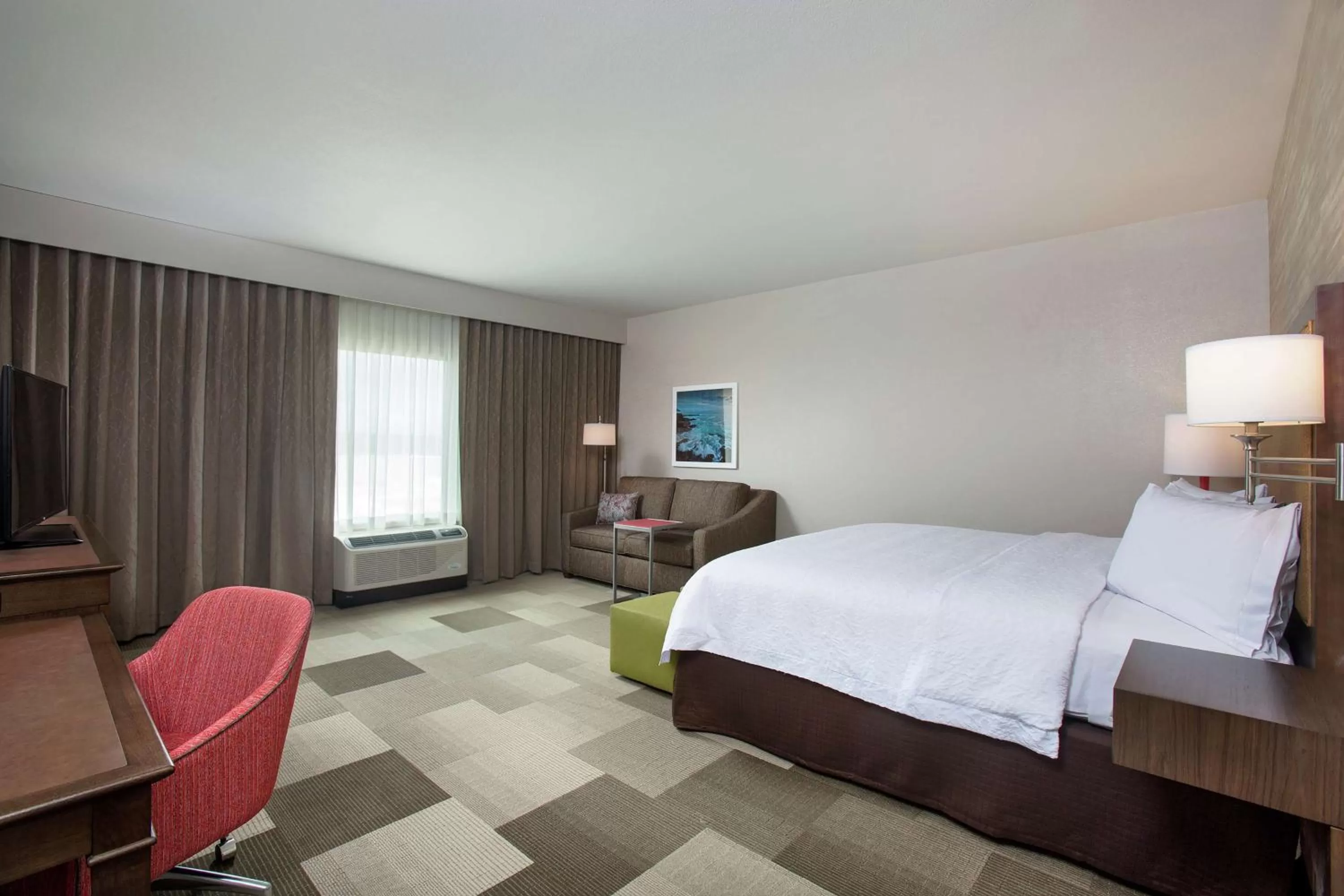 King Room with Sofa Bed - Non-Smoking in Hampton Inn & Suites Oahu Kapolei - FREE Parking - No Resort Fee