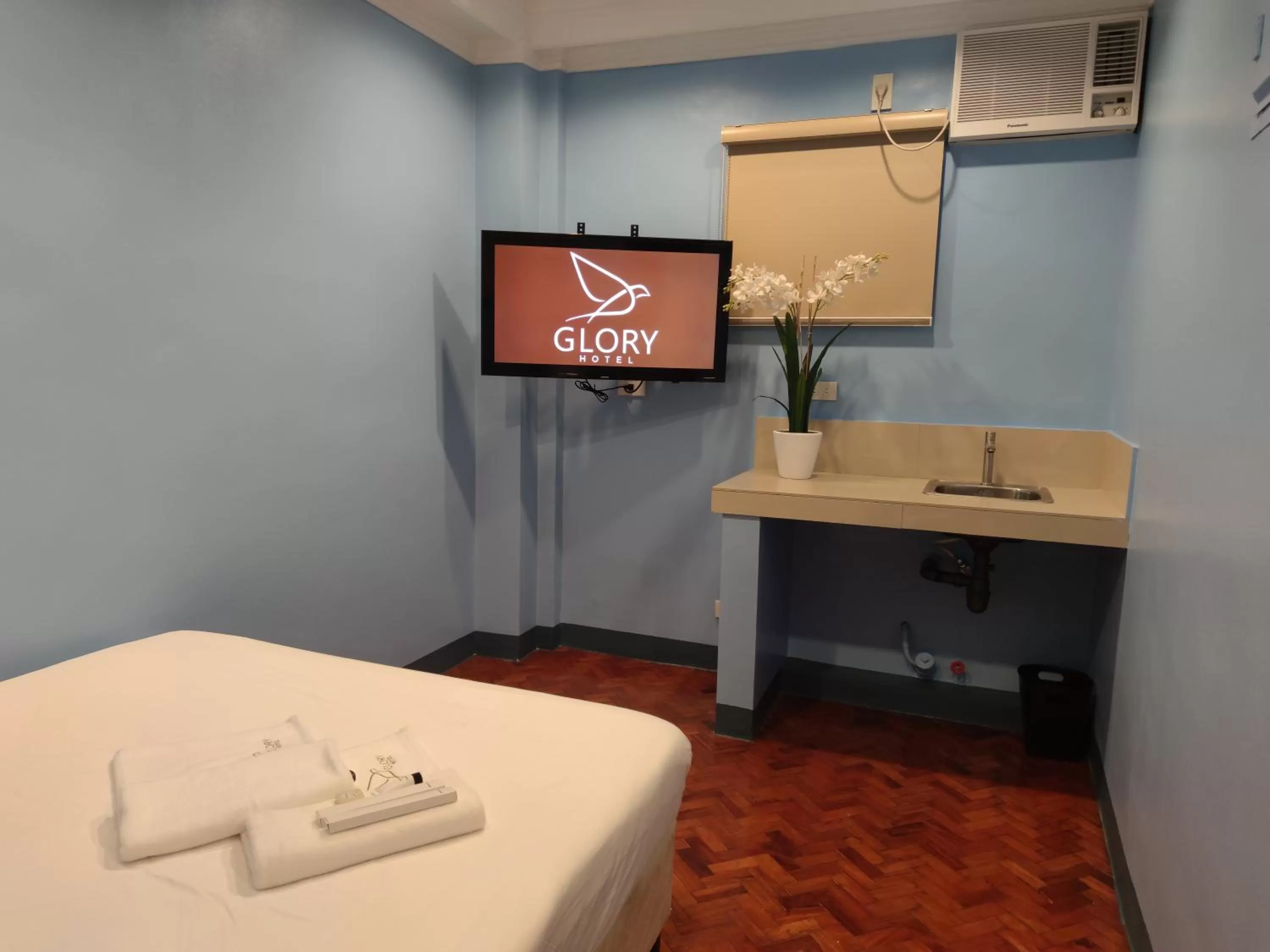 Superior Double Room in Glory Hotel Cubao