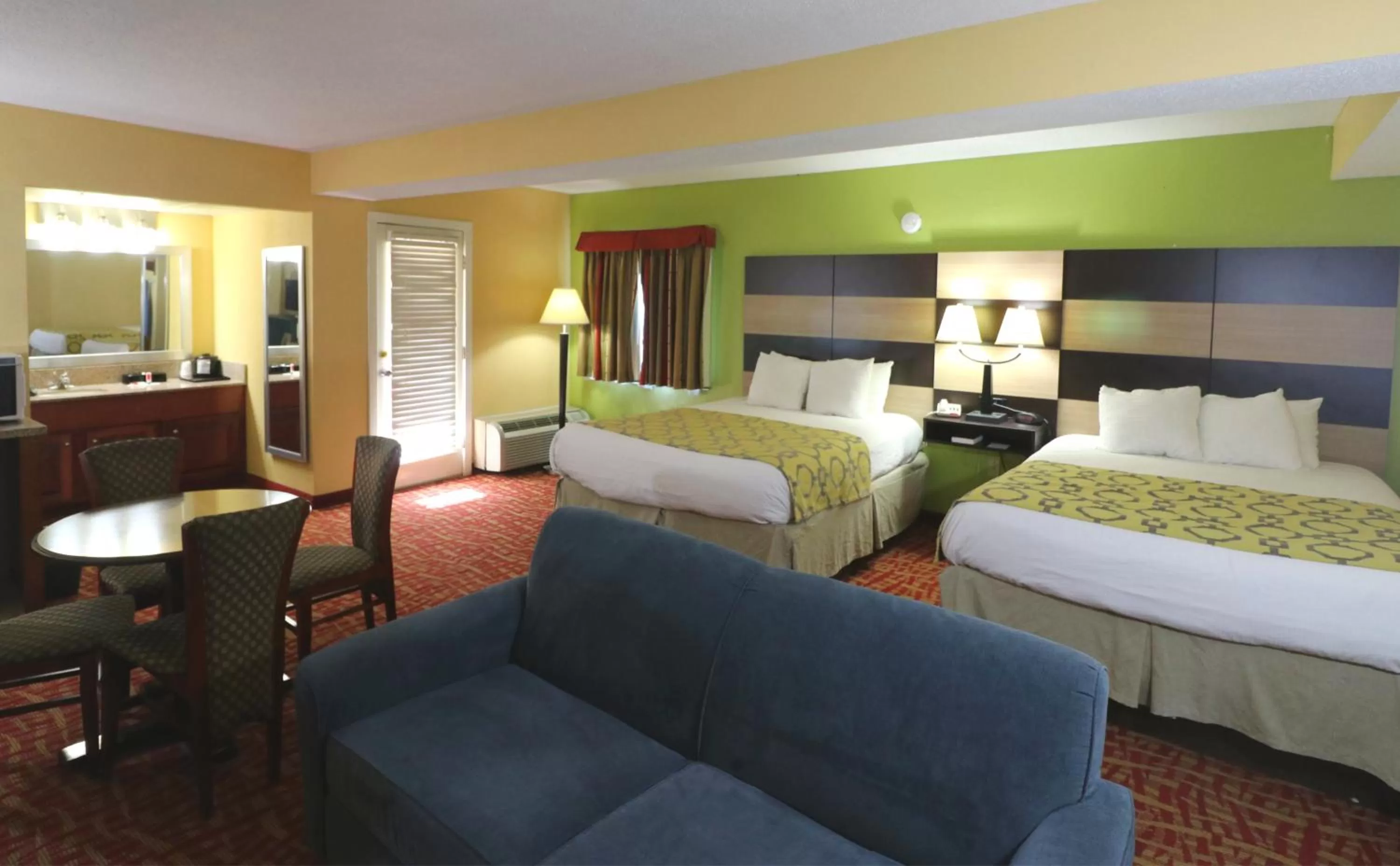 Deluxe Queen Suite - Non-Smoking in Baymont by Wyndham Sevierville Pigeon Forge