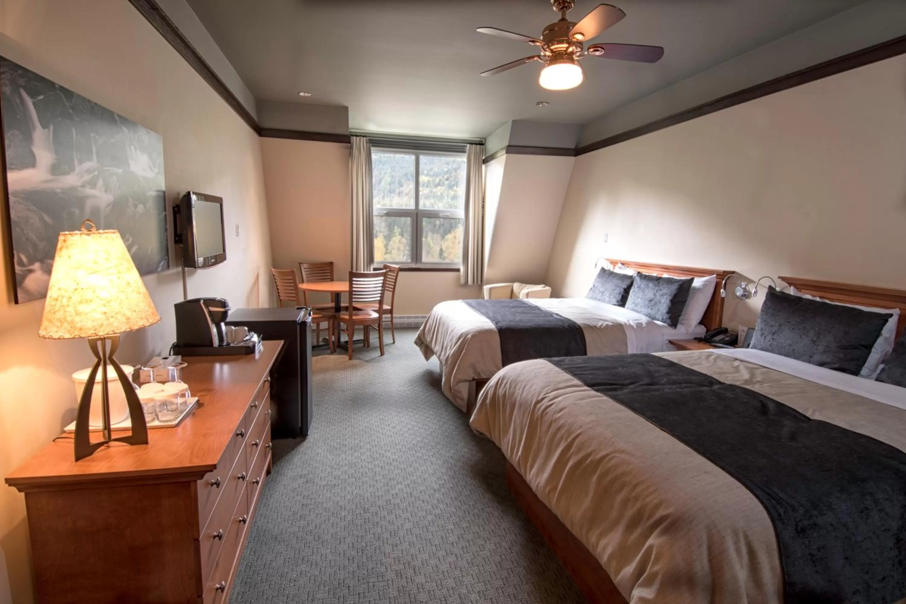 Large Double Room - Pavillon Caribou in Gîte du Mont-Albert - Sepaq
