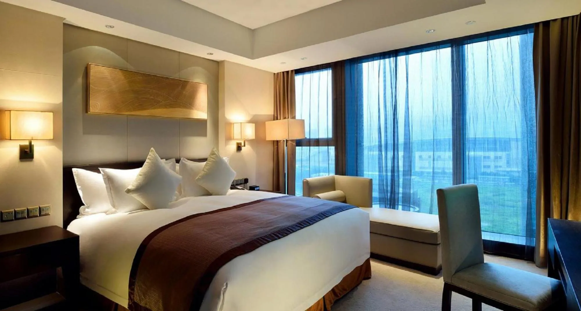 Executive Suite in Howard Johnson IFC Plaza Ningbo