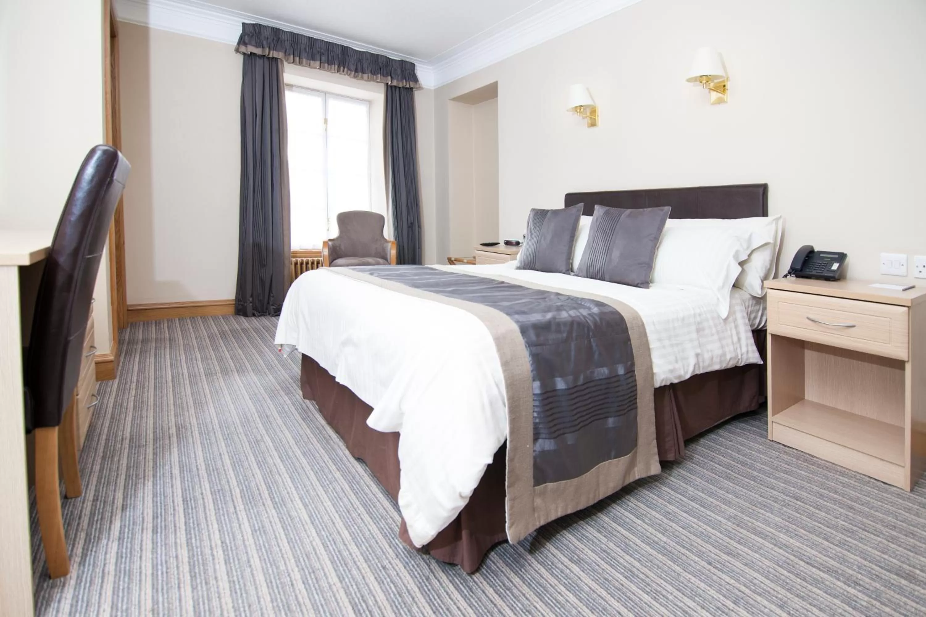 Deluxe Double Room in Burnett Arms Hotel