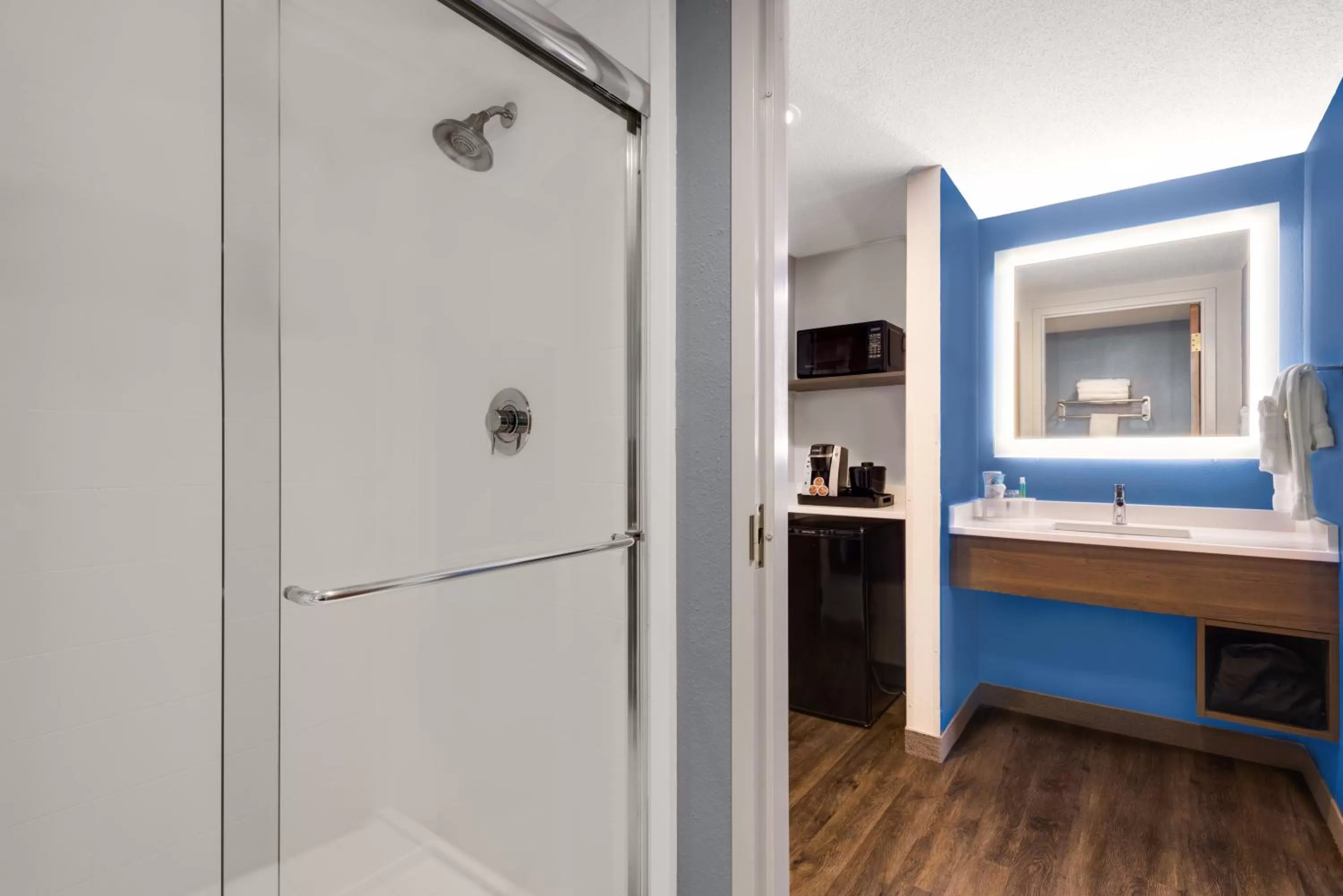 Standard King Room in Holiday Inn Express Cambridge by IHG