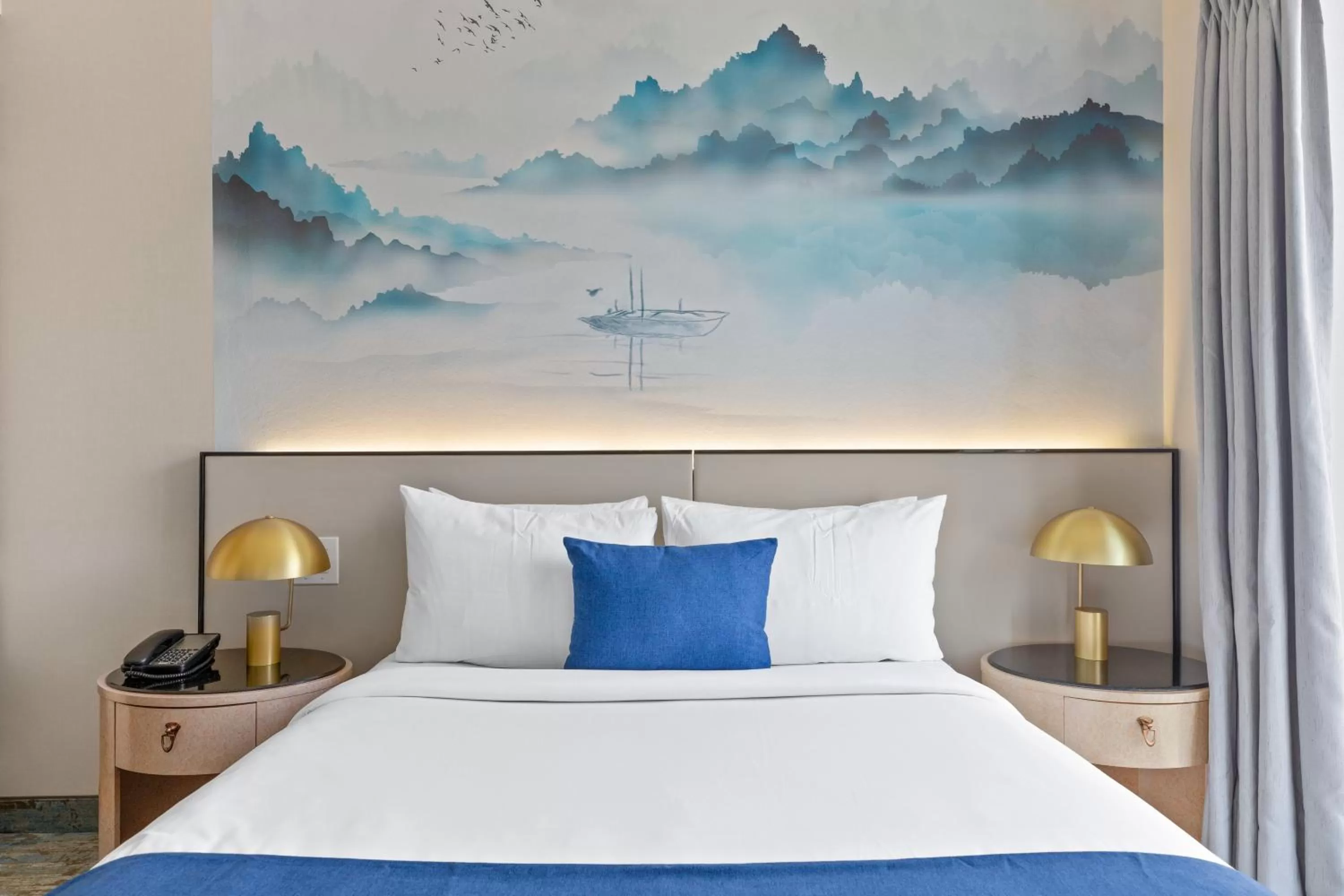 Standard Queen Room in The Parc Hotel