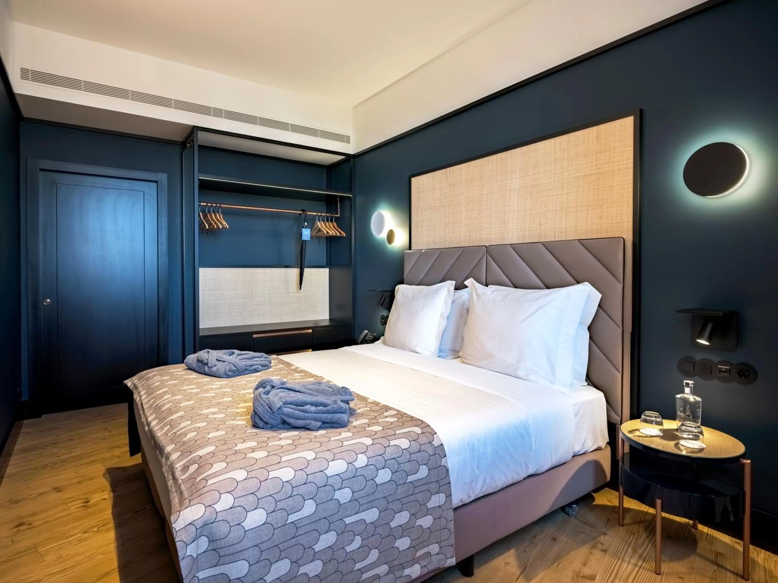 Suite with Aliados View in Axis Porto Club Aliados