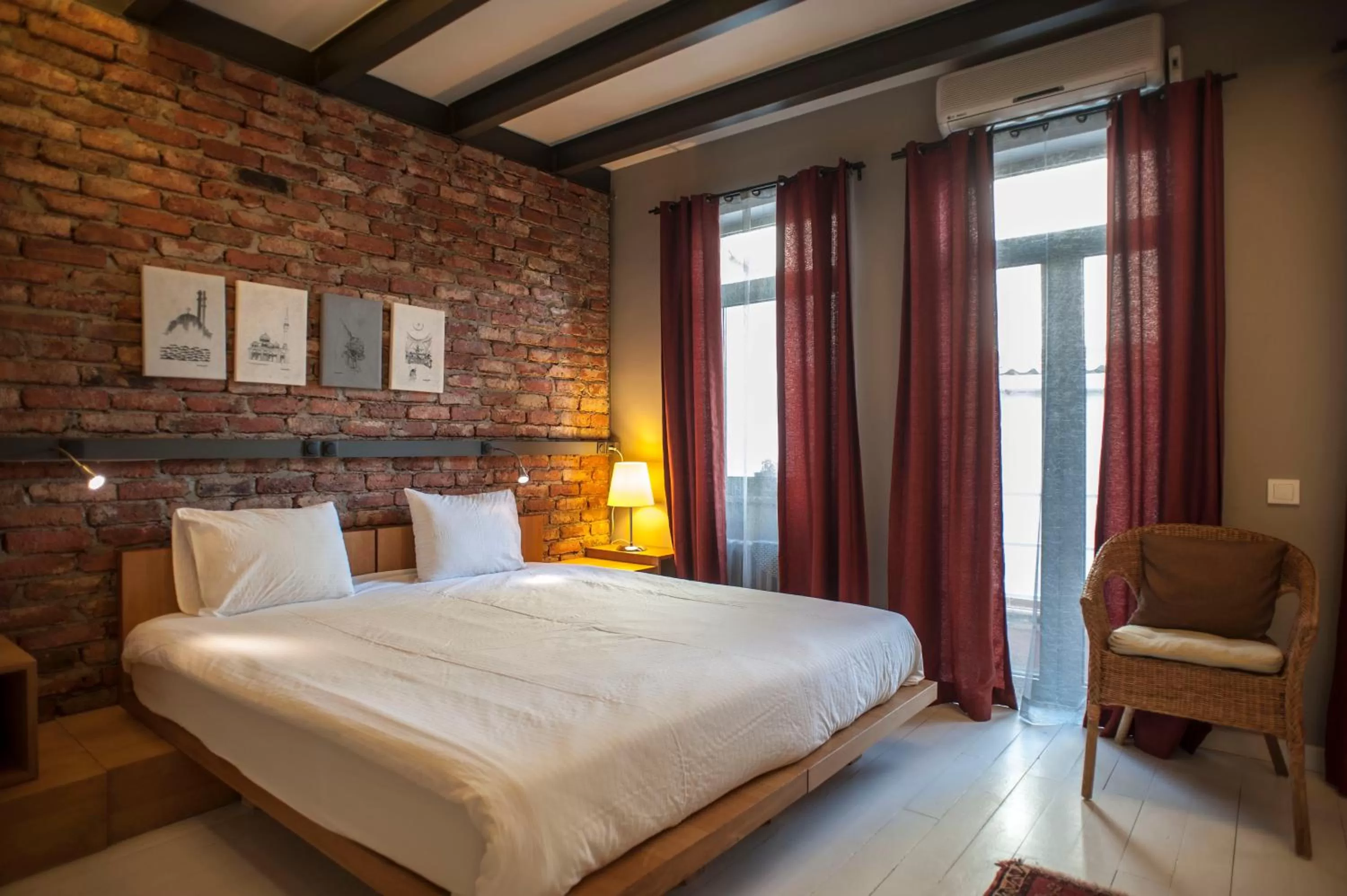 Superior Double or Twin Room with Brick Wall - single occupancy in Peradays