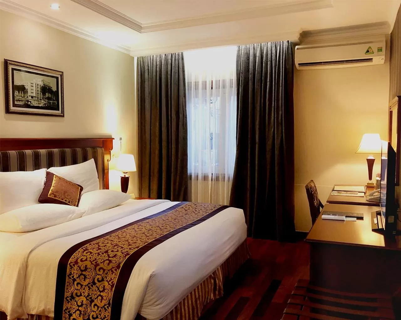 Deluxe Room in Rex Hotel