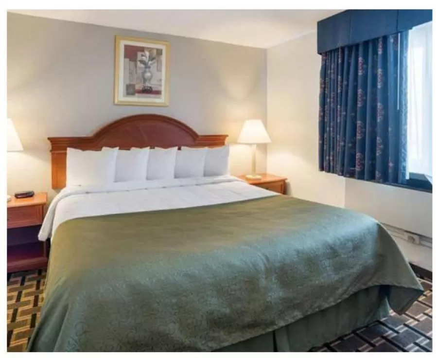 King Suite - Non Smoking in Quality Inn