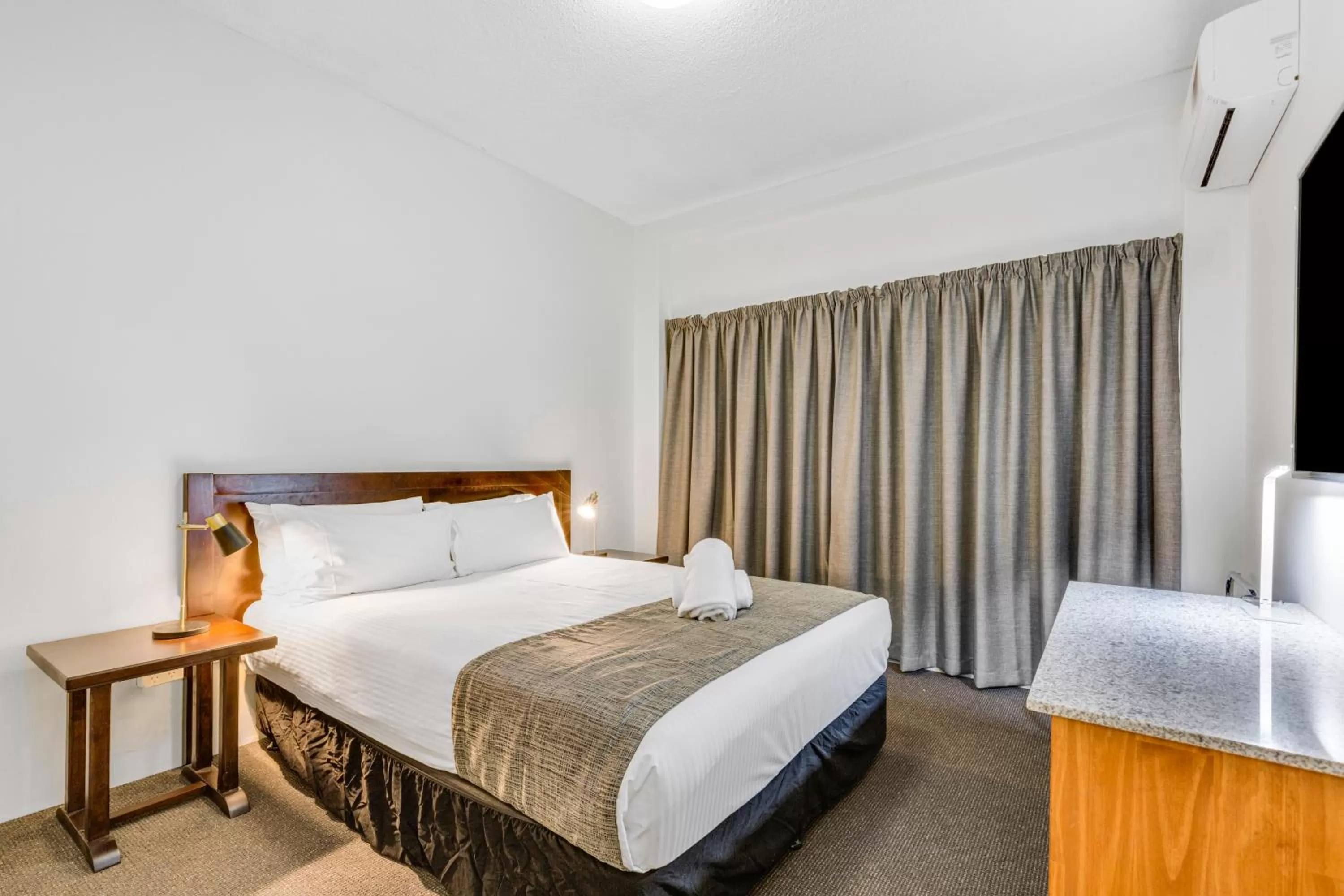 Deluxe Twin Room in Rockhampton Riverside Central Hotel Official