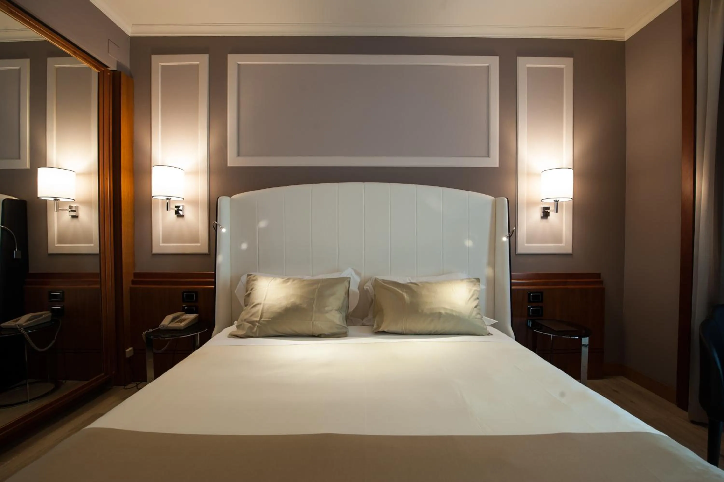 Economy Single Room in Hotel Leon d'Oro